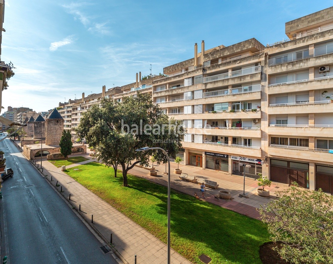 Fantástico piso moderno con terraza y vistas despejadas junto a Santa Catalina en el centro de Palma