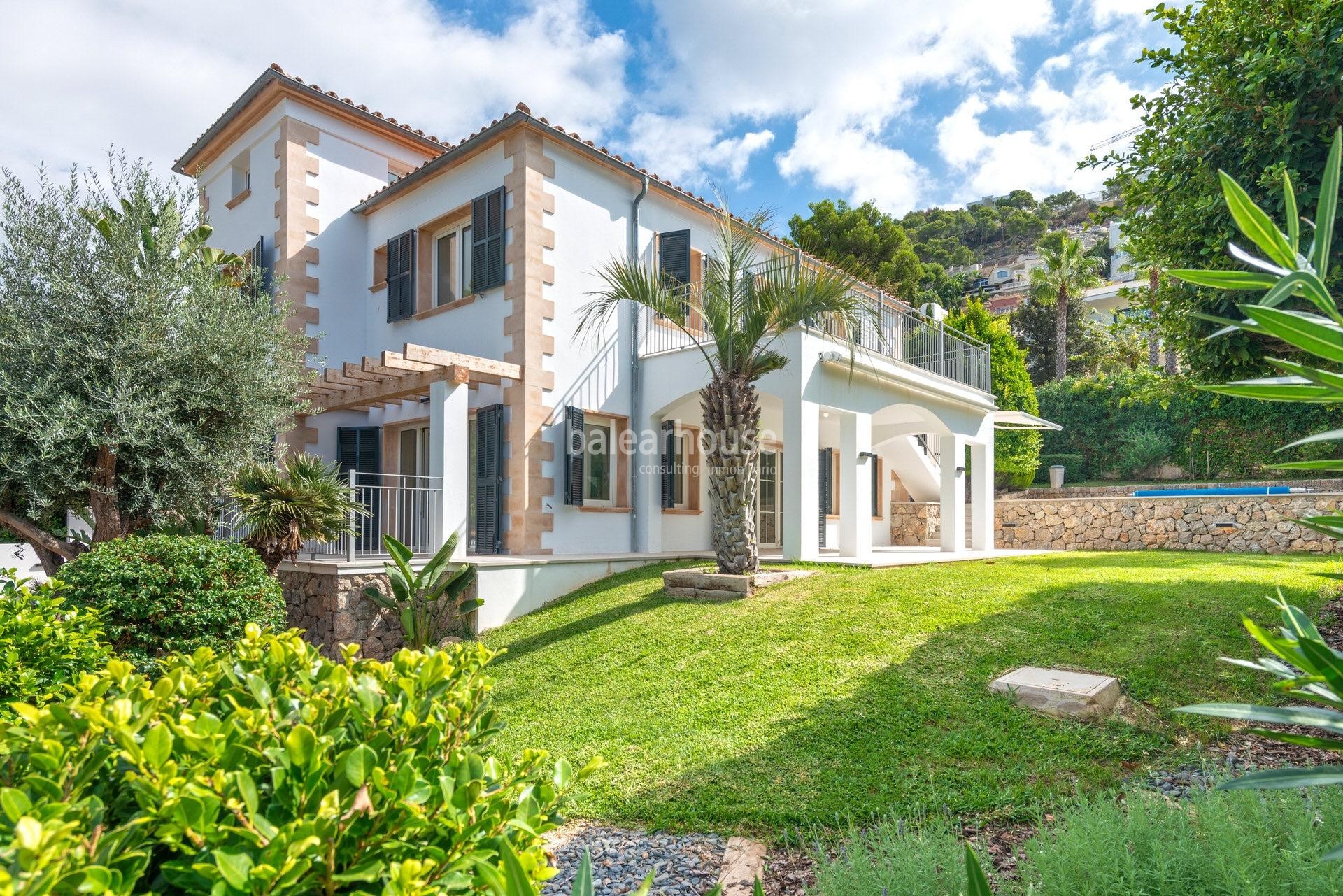 Elegante villa mediterránea reformada con jardín, piscina y vistas al mar y puerto de Andratx