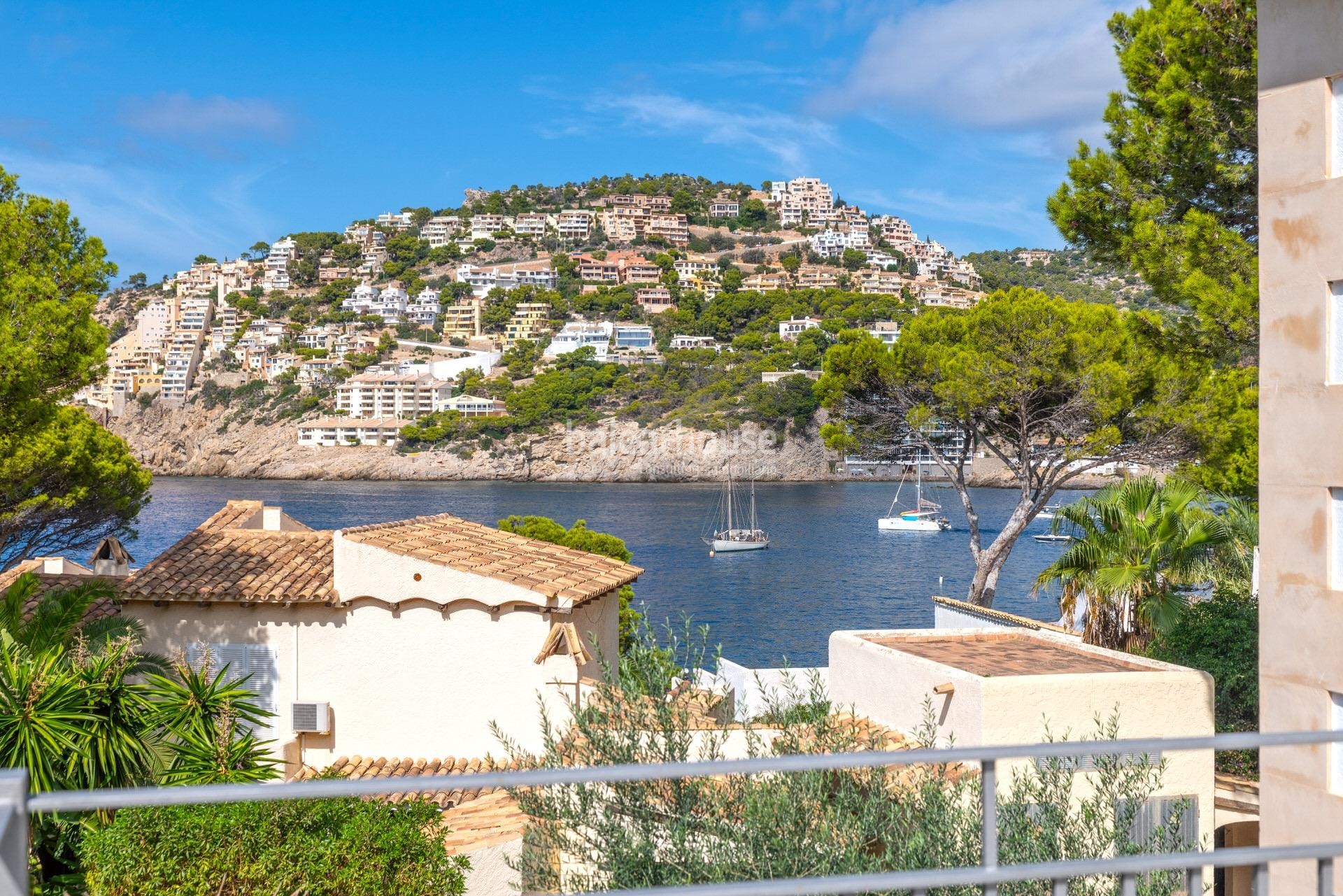 Elegant renovierte mediterrane Villa mit Garten, Pool und Blick auf das Meer und Puerto de Andratx