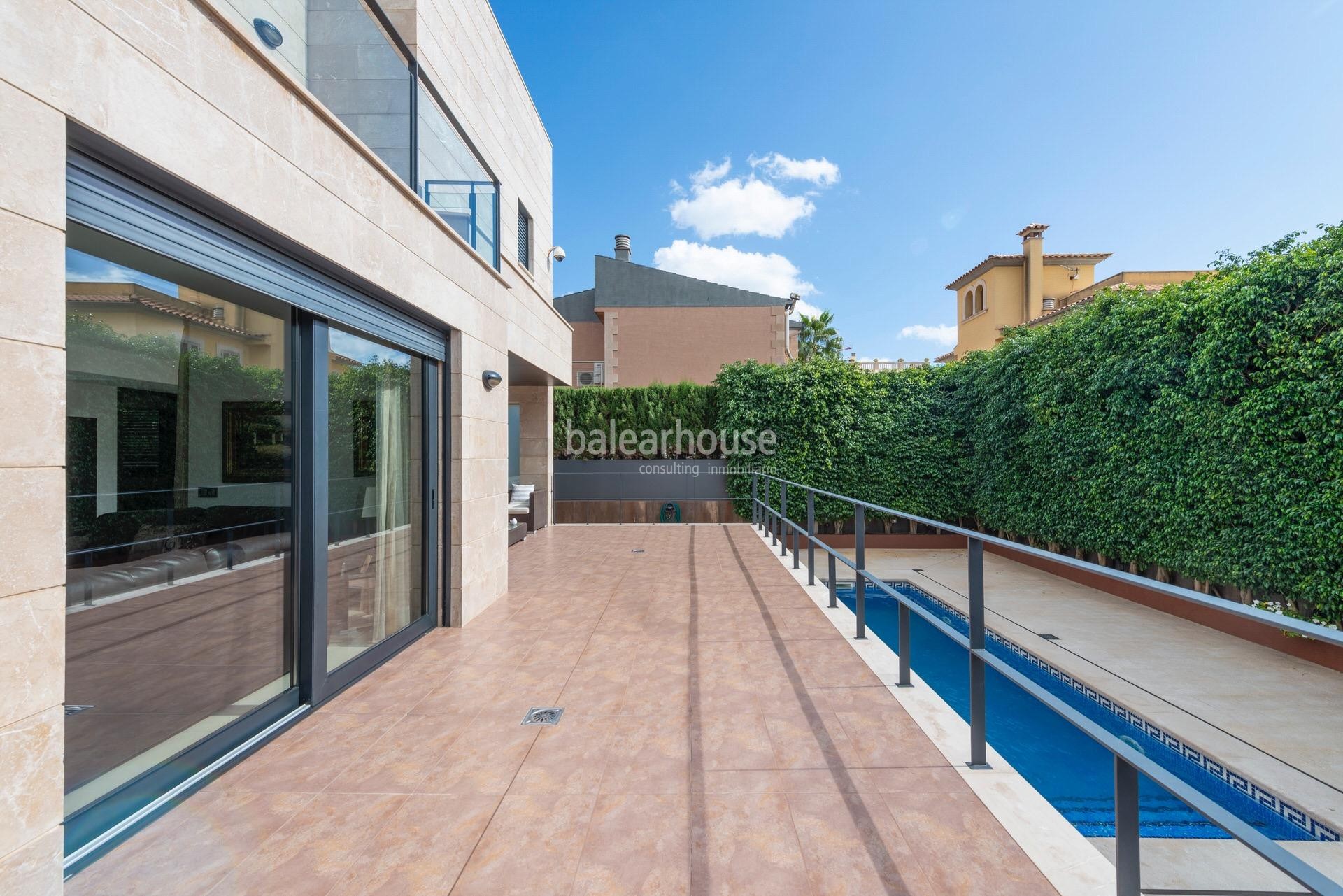 Exceptional and bright Moderna villa with large terraces and pool next to the beach in Palma