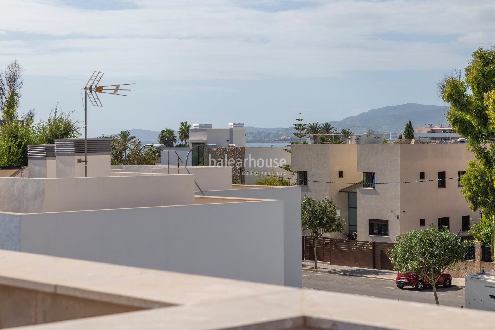 Außergewöhnliche und helle Moderna Villa mit großen Terrassen und Pool direkt am Strand in Palma