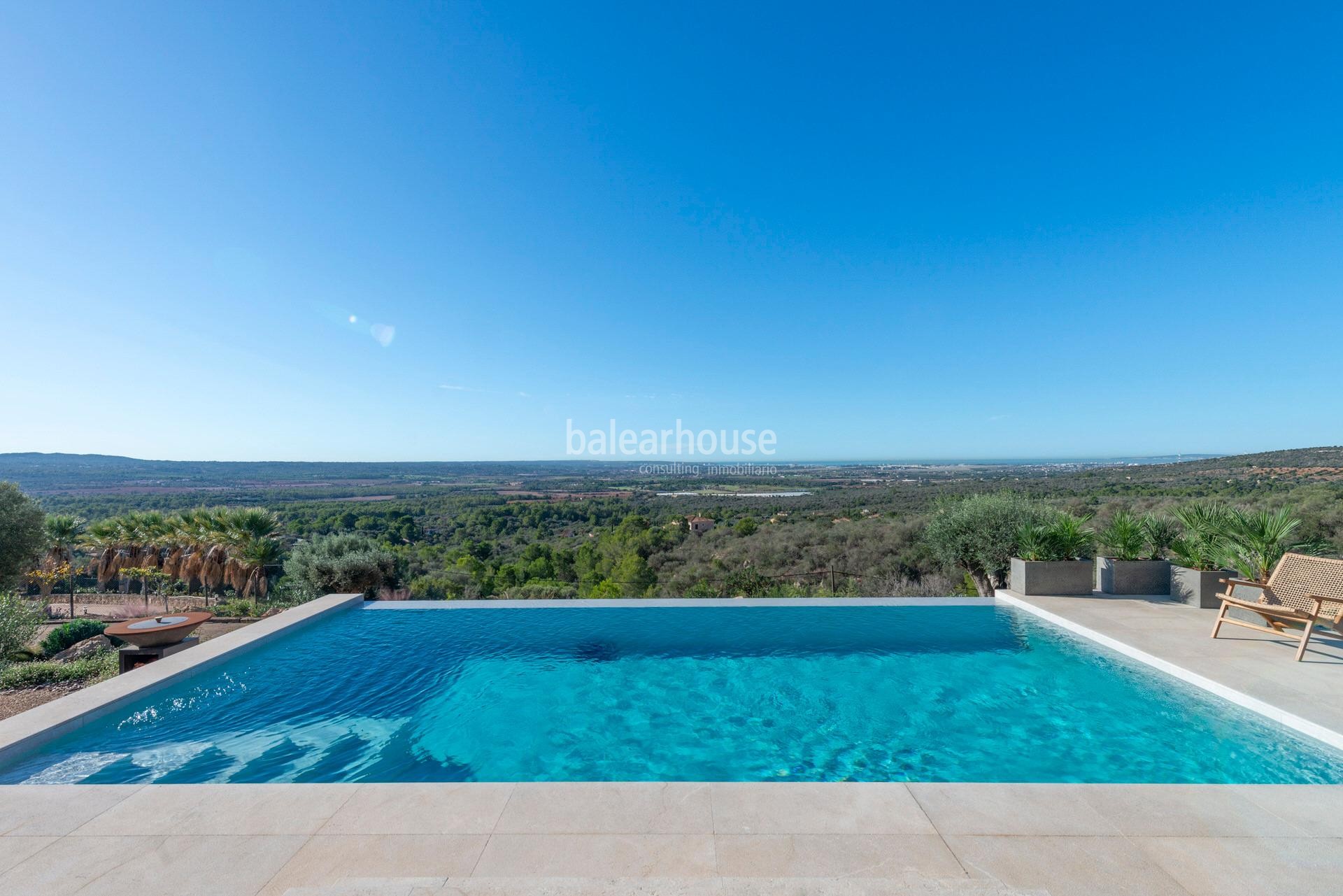 Modern newly built rustic finca with large exteriors and spectacular views of Palma and the sea.