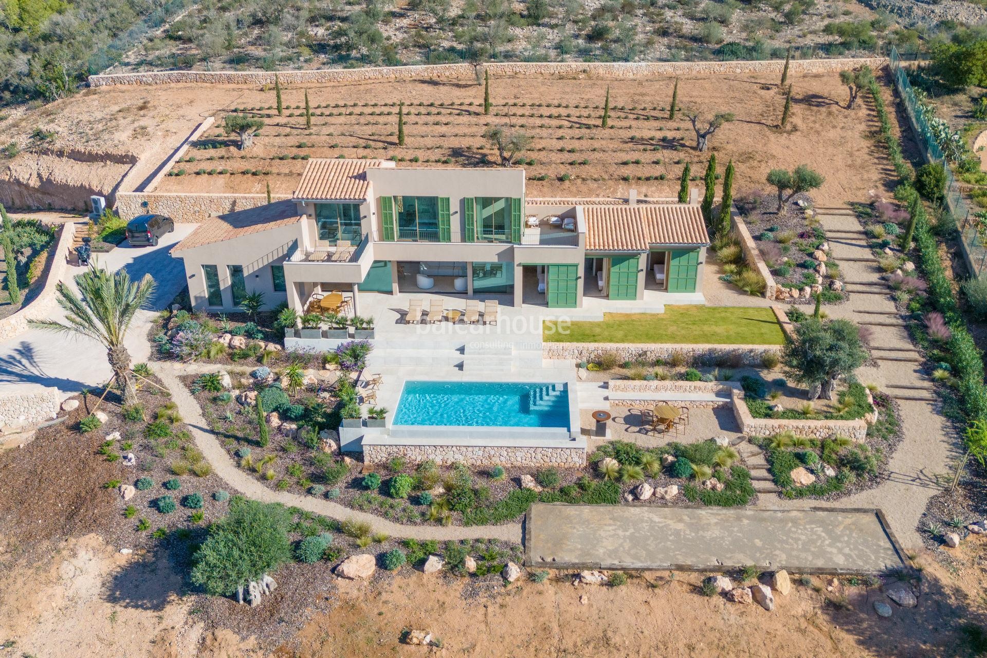 Moderna finca rústica de obra nueva con grandes exteriores y espectaculares vistas a Palma y al mar