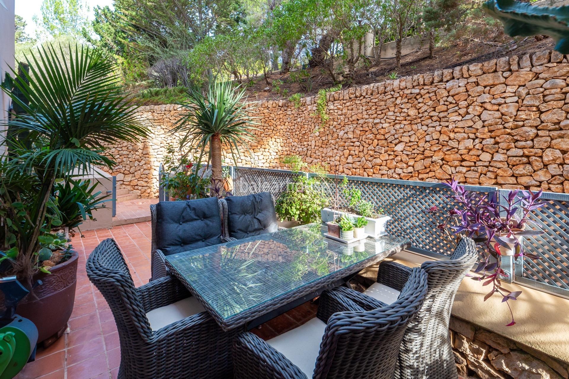 Ausgezeichnete Erdgeschosswohnung mit Terrasse in einer gepflegten Wohnanlage in Bendinat Golf.