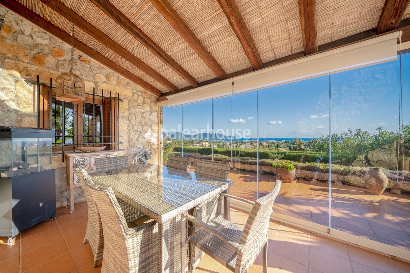 Excelente finca en Son Servera con vistas al mar rodeada de terrazas, jardín, piscina y gran terreno