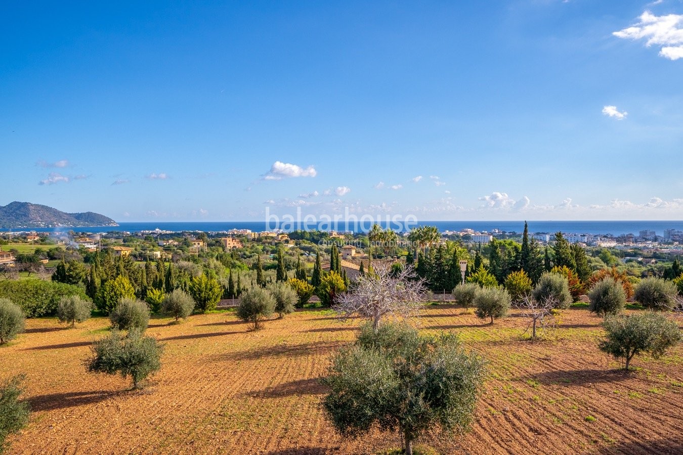 Excelente finca en Son Servera con vistas al mar rodeada de terrazas, jardín, piscina y gran terreno