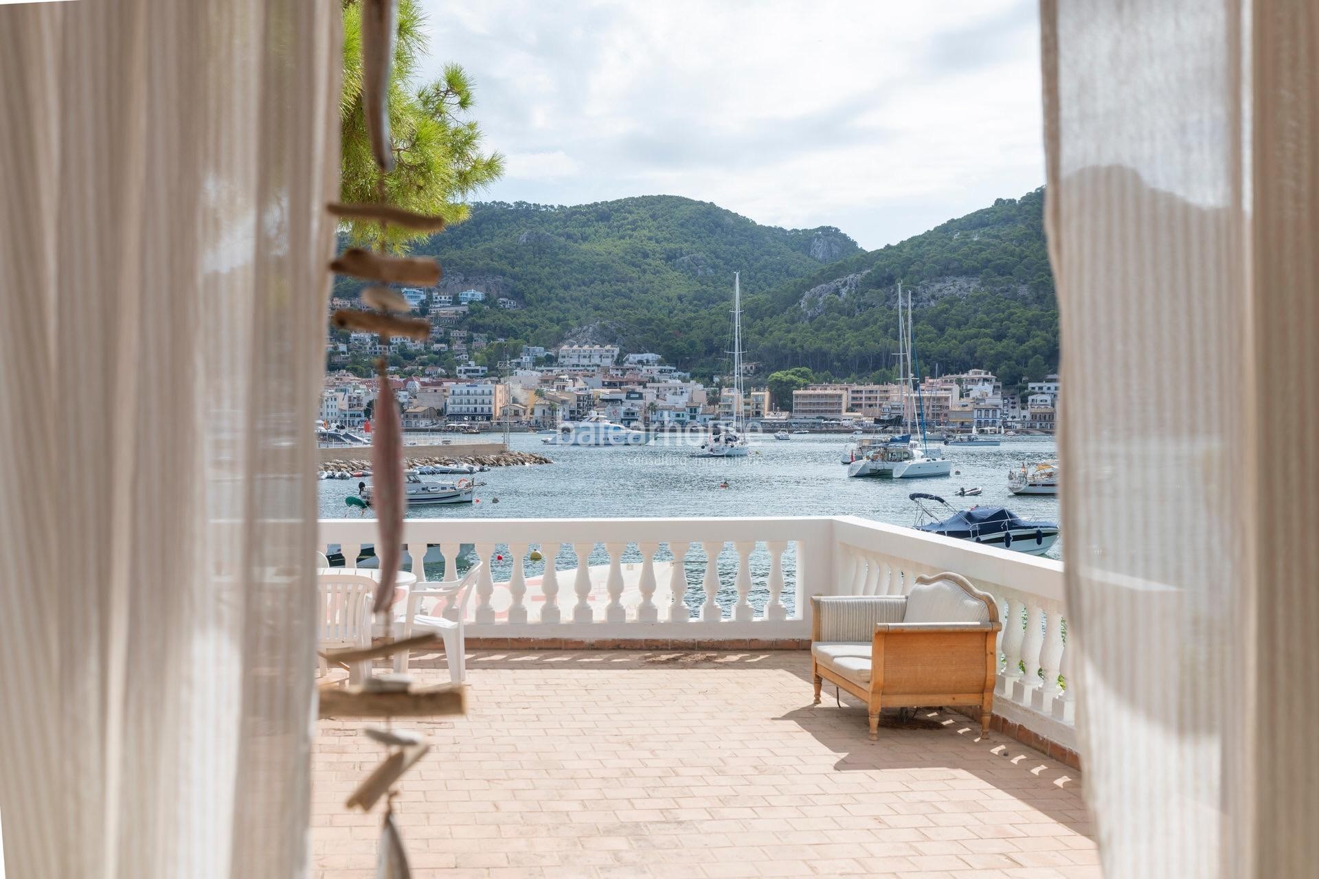 Elegante villa con espectaculares vistas y acceso directo al mar en el precioso Puerto de Andratx