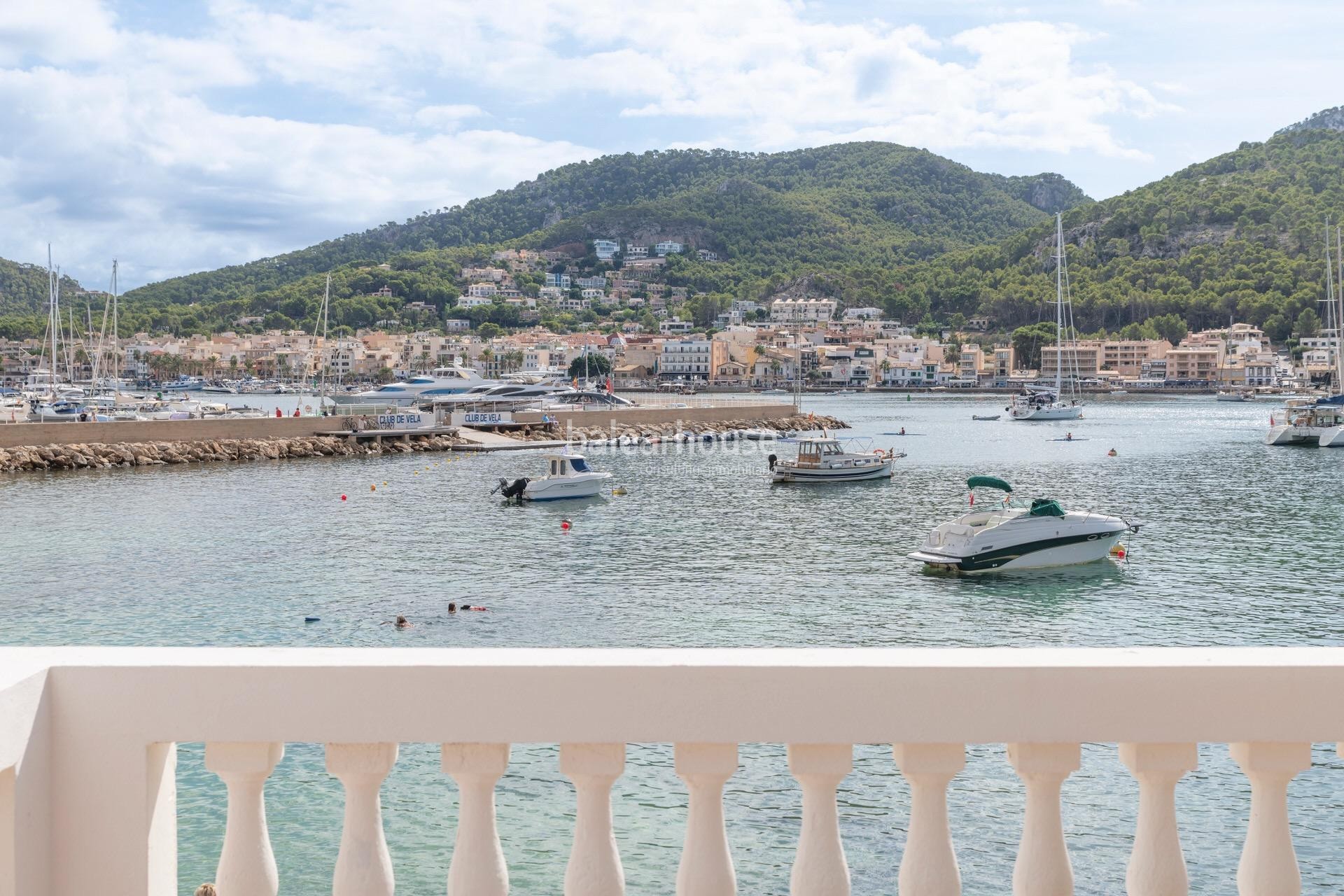 Elegante villa con espectaculares vistas y acceso directo al mar en el precioso Puerto de Andratx