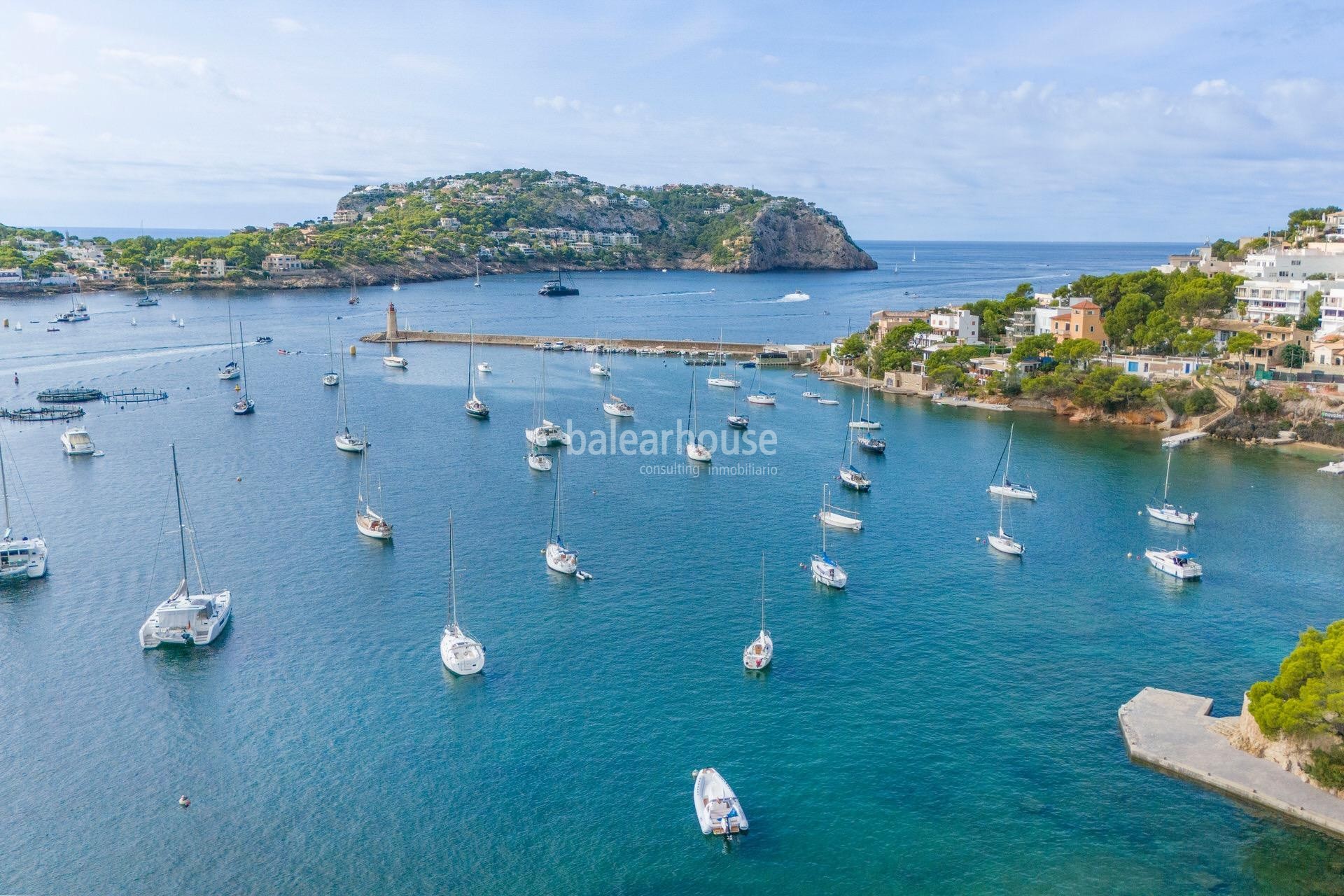 Elegante villa con espectaculares vistas y acceso directo al mar en el precioso Puerto de Andratx