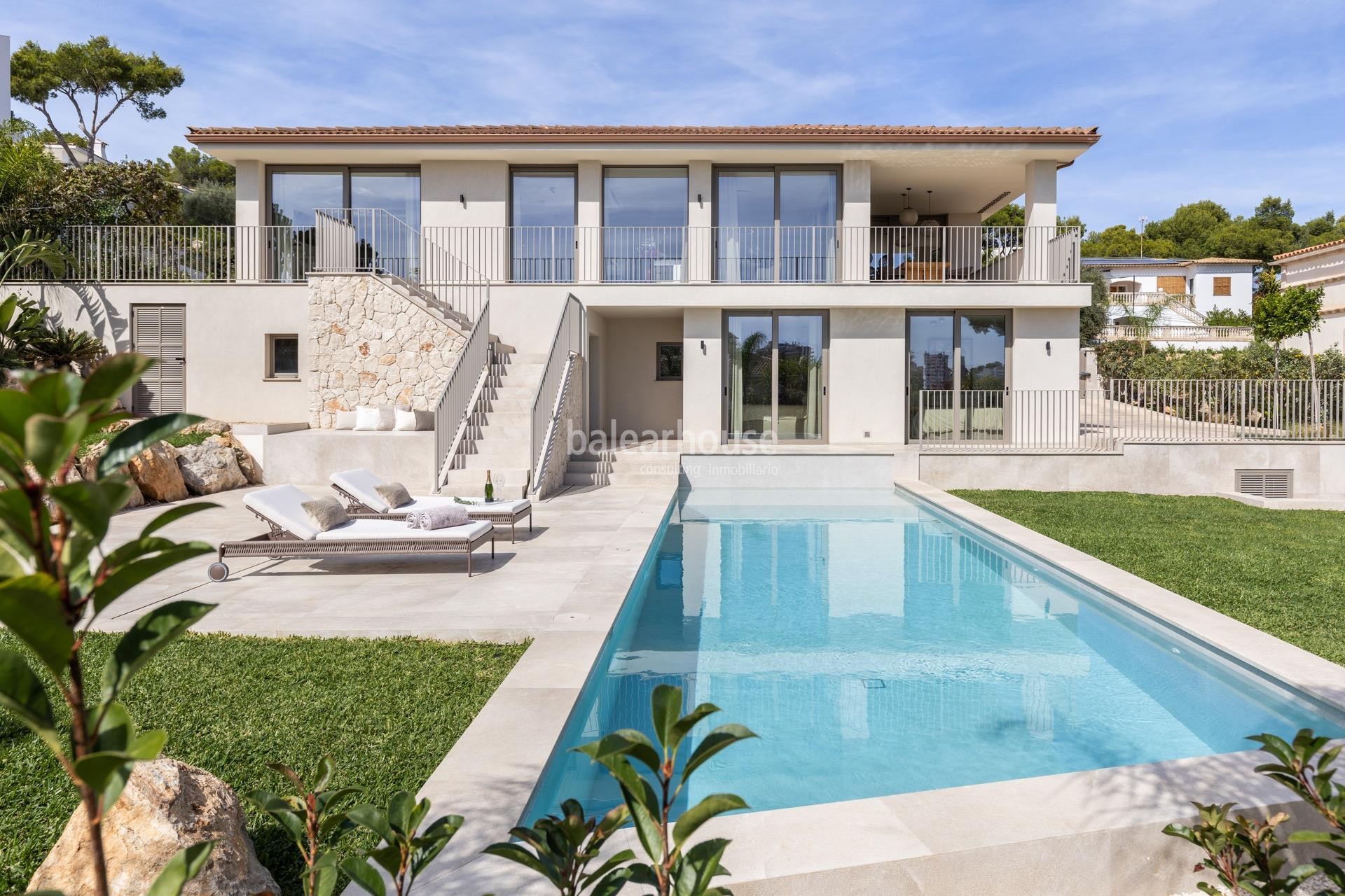 Elegante villa de diseño en Palmanova con vistas despejadas y muy cerca del mar