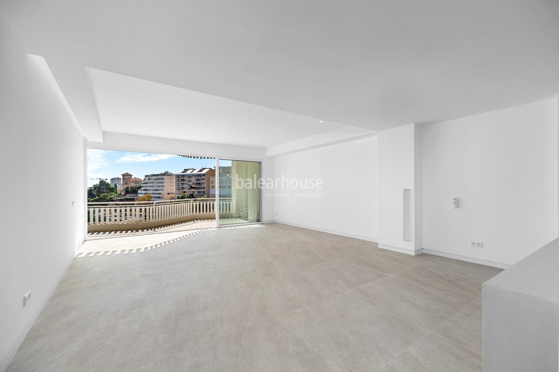 Fabulous sea views from this exclusive renovated apartment in front of the Promenade