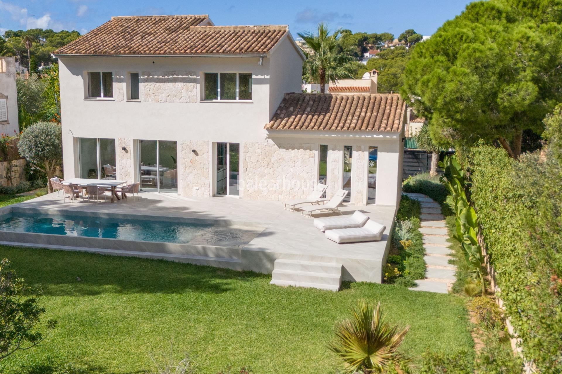 Mediterranean villa with a Moderna design and large garden with pool next to Port Adriano