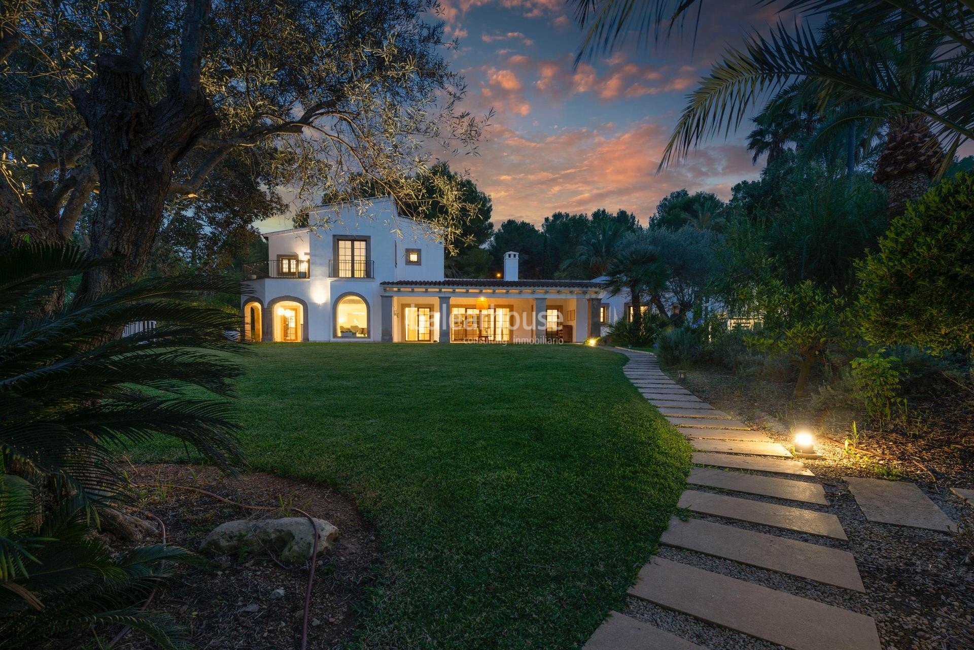 Große Moderna mediterrane Villa mit spektakulärem Garten neben dem Golfplatz in Santa Ponsa