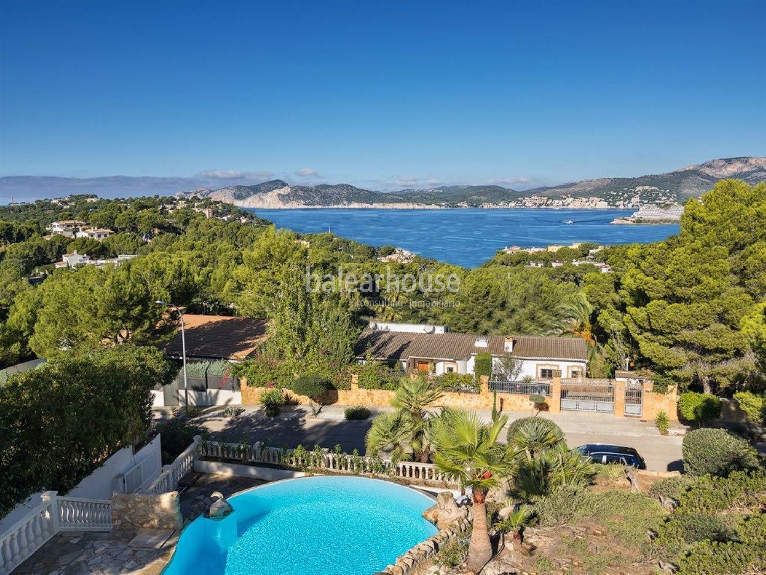 Große Villa mit wunderschönem Meerblick in Santa Ponsa und großen Veranden und Terrassen mit Pool