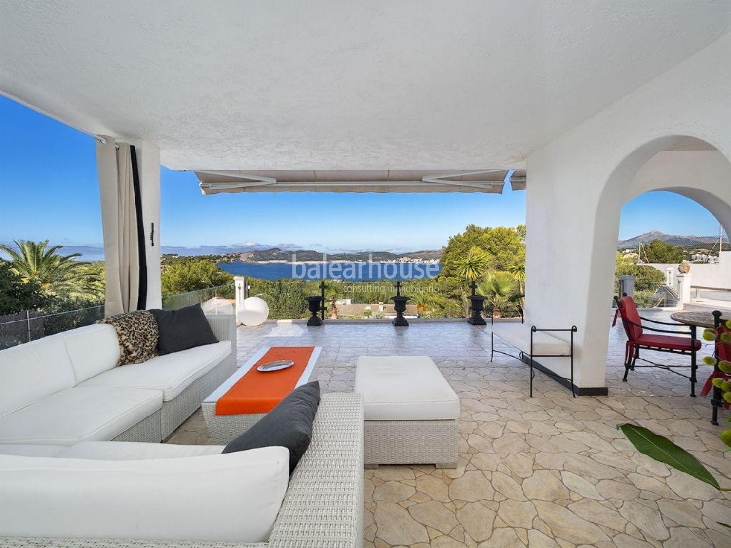 Große Villa mit wunderschönem Meerblick in Santa Ponsa und großen Veranden und Terrassen mit Pool