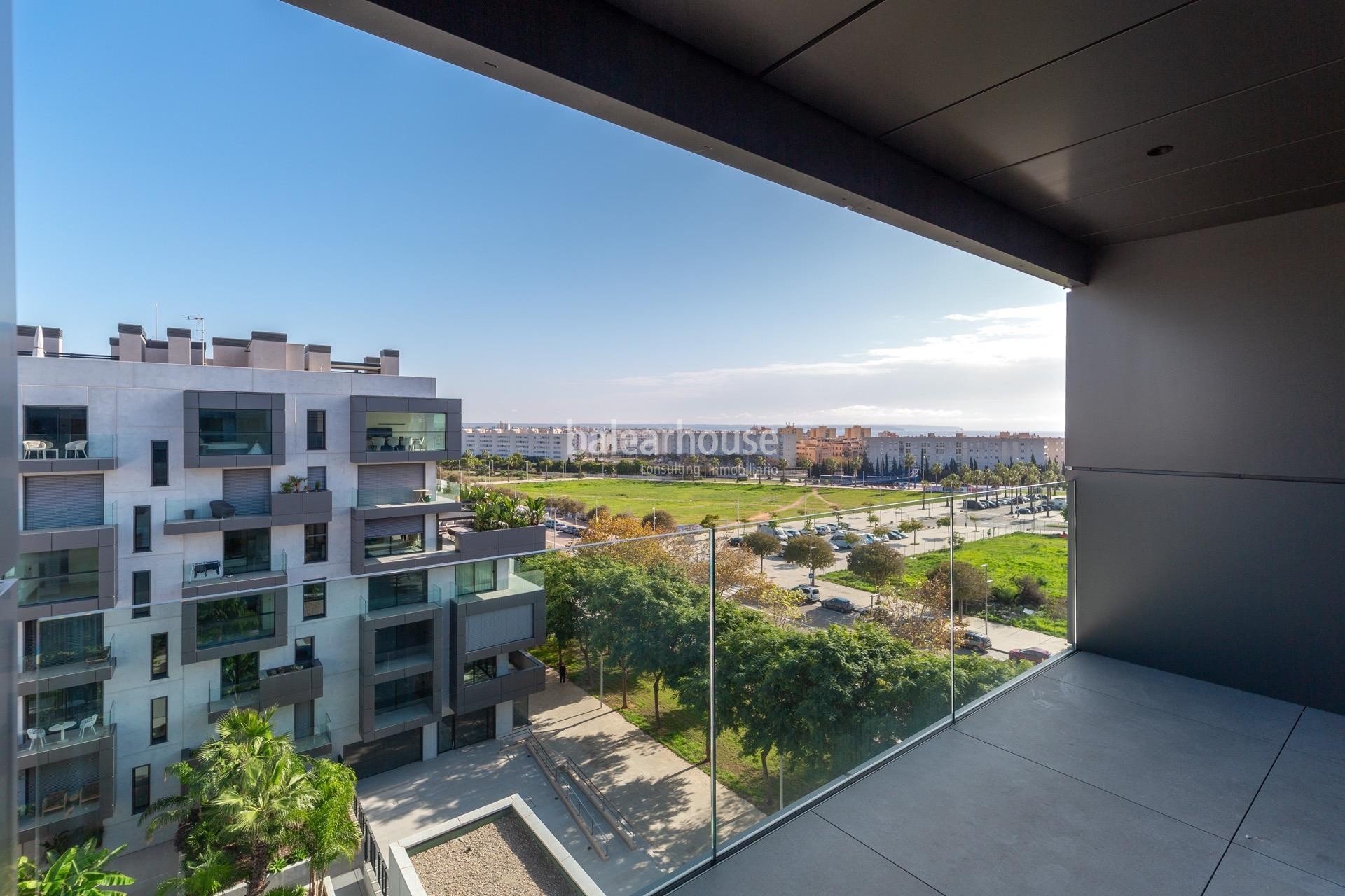 Contemporáneo ático en un innovador complejo con vistas al mar junto al Portixol