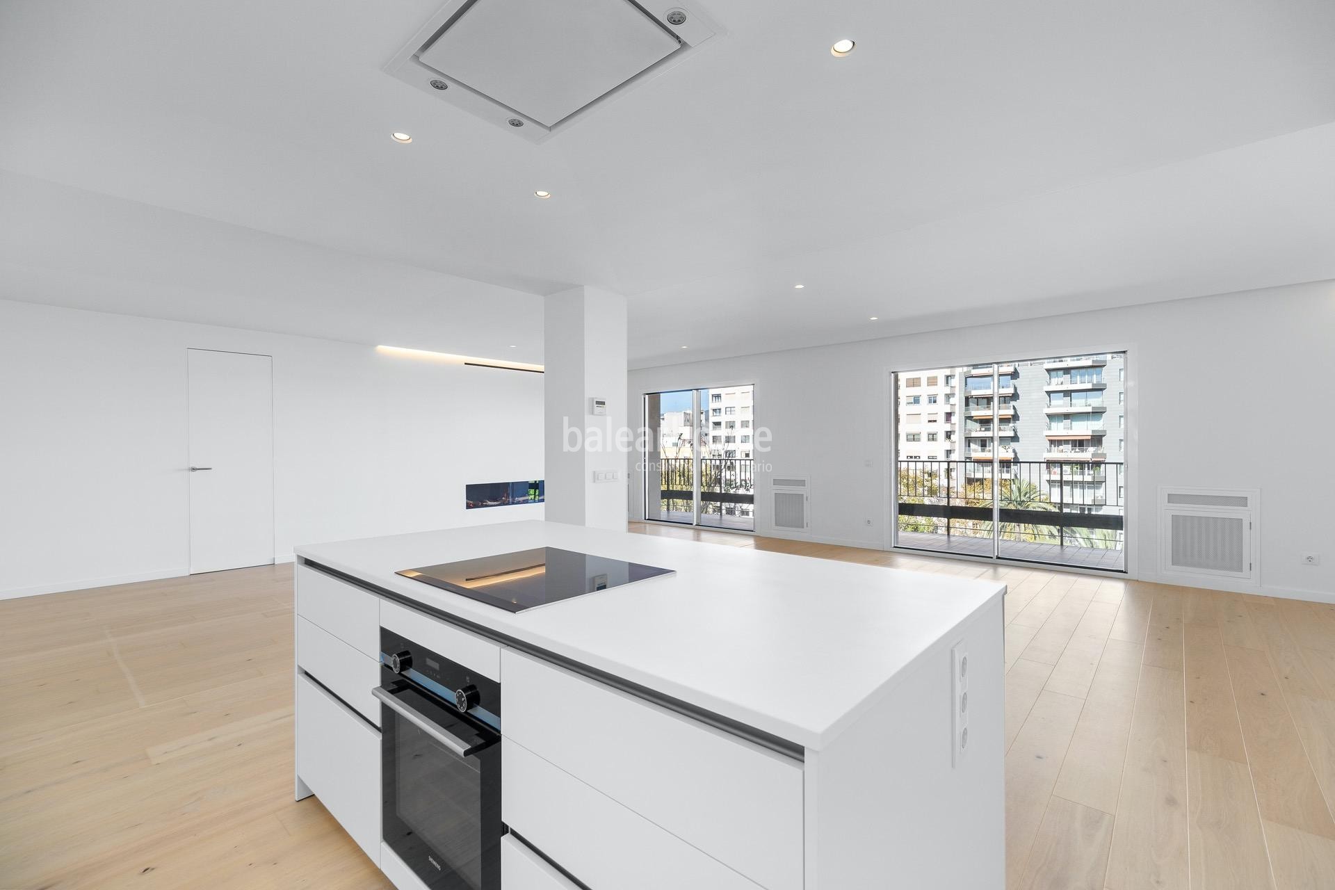 Moderne große Wohnung vor kurzem renoviert mit Blick auf den gesamten Paseo Mallorca