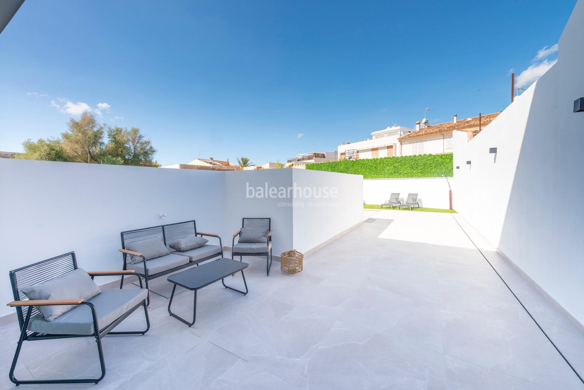 Excellent new house near Palma with modern interiors and exteriors with terrace and pool.