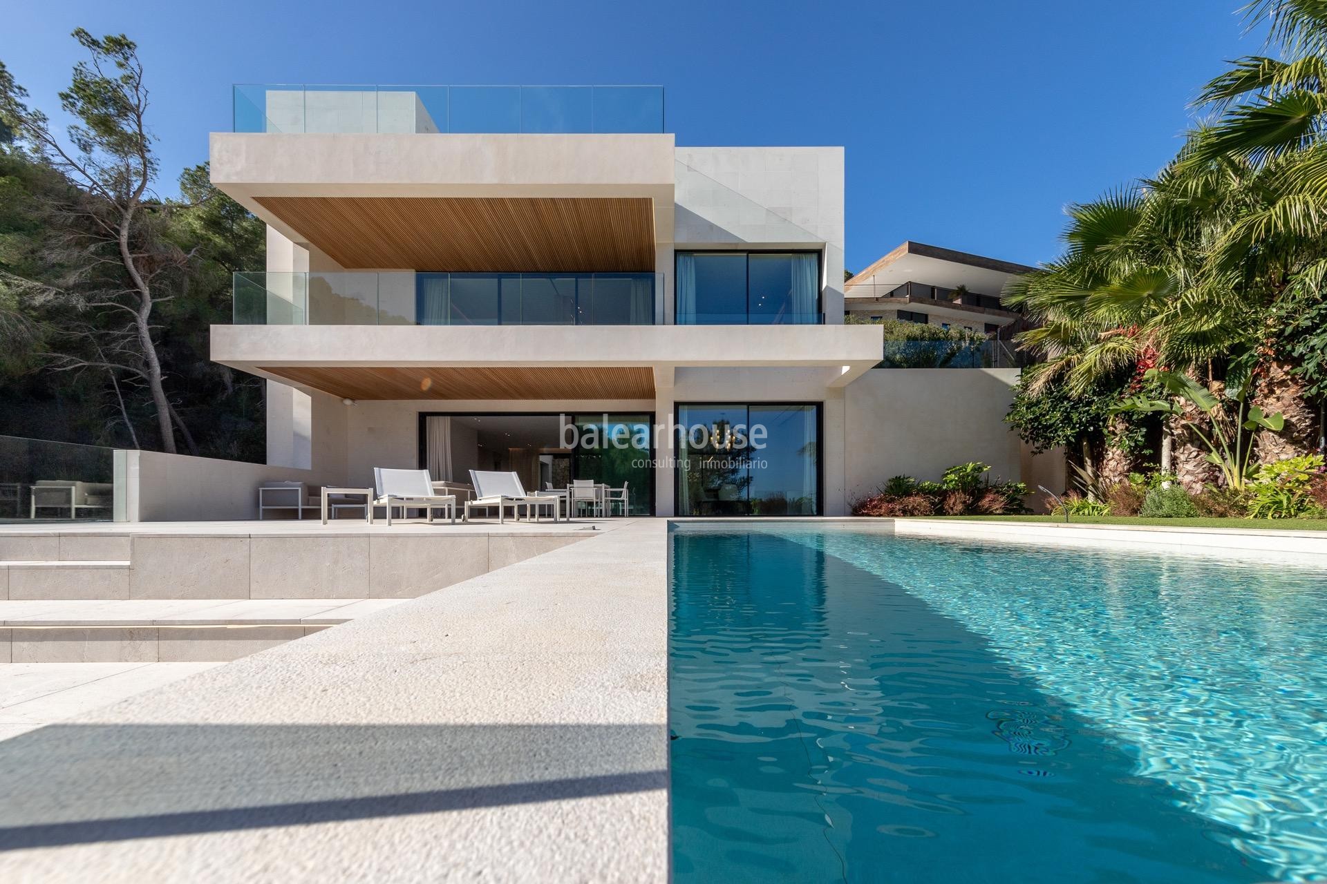 Moderna design and unobstructed views in this new build villa in the exclusive area of Son Vida