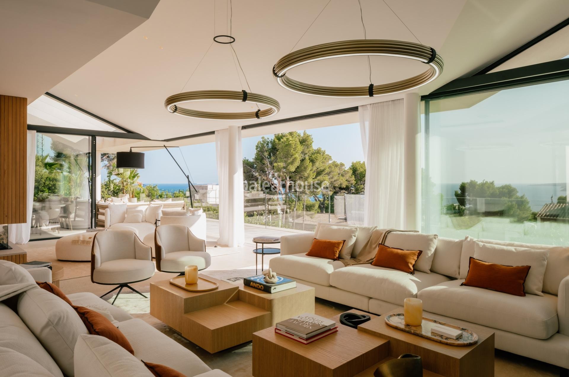 Espectacular villa de diseño moderno con amplias terrazas y magníficas vistas al mar