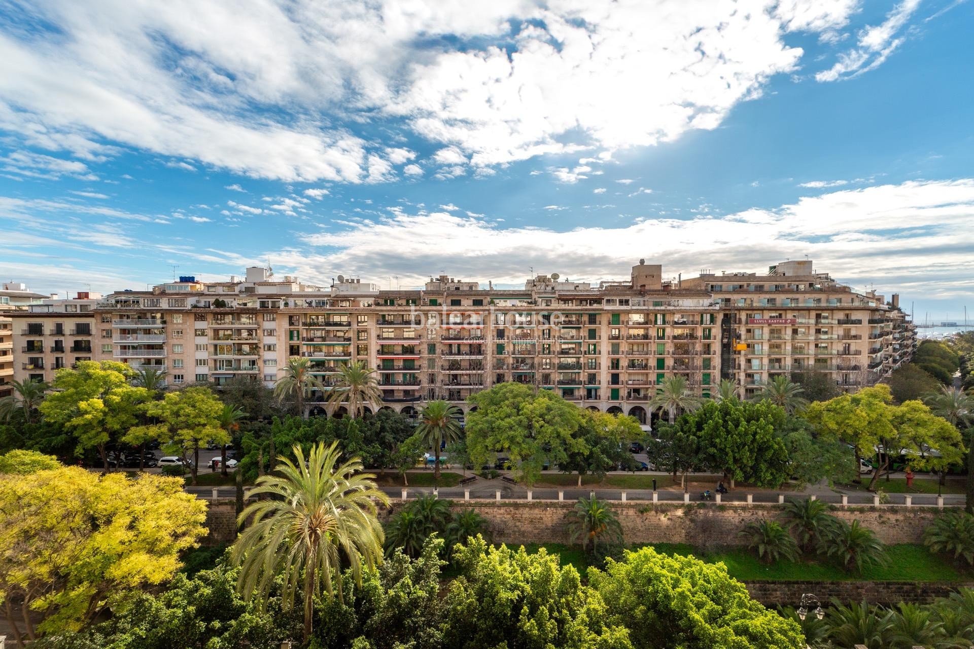 Gran piso lleno de luz y preciosas vistas despejadas al mar ubicado en el Paseo Mallorca