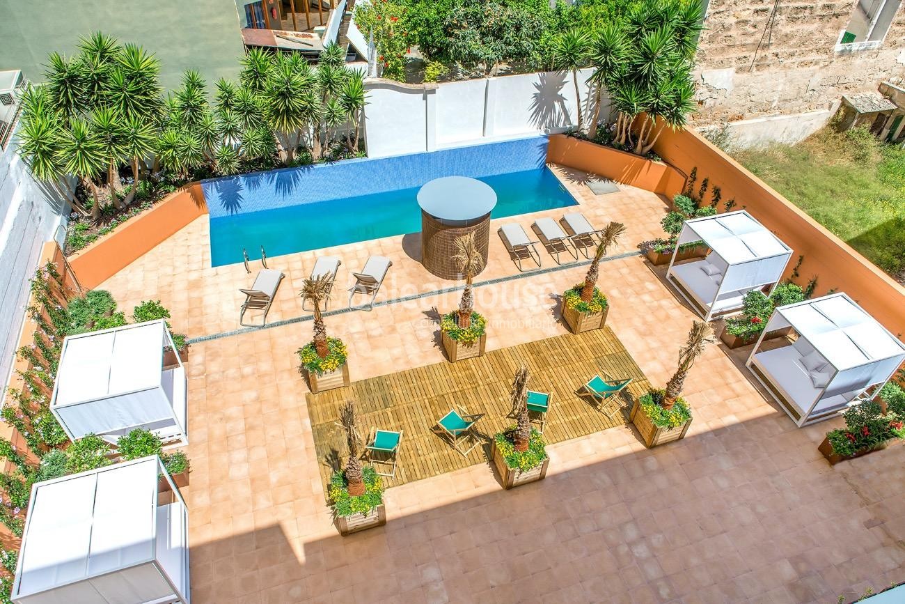 Piso duplex con piscina comunitaria en palma centro