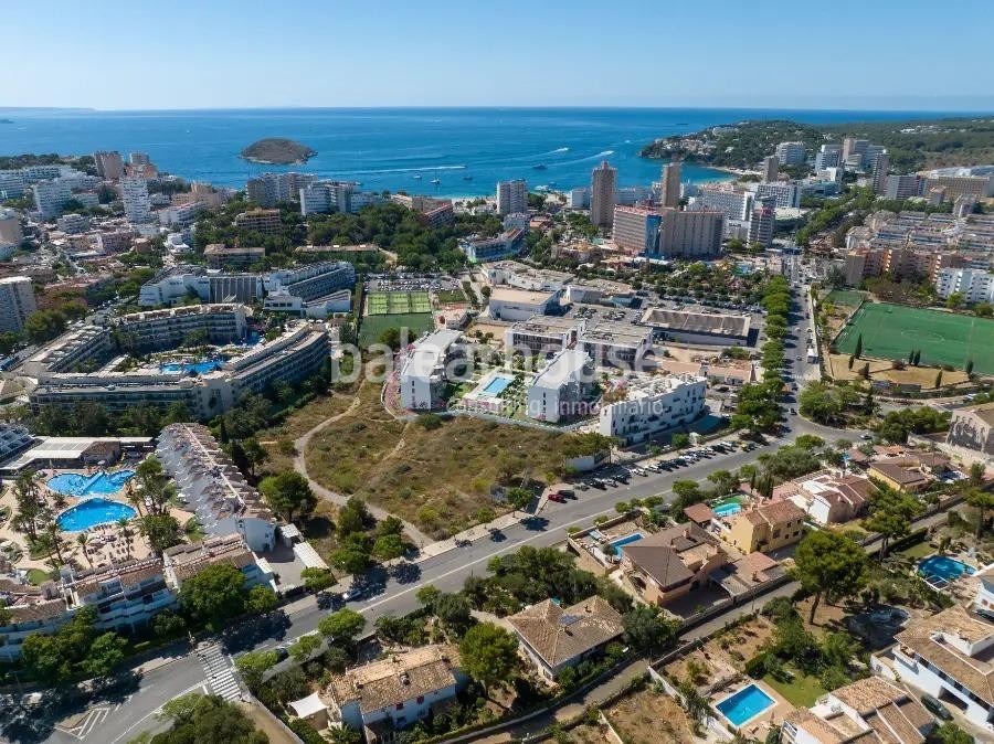 Modernas viviendas de obra nueva con terrazas y grandes piscinas cerca de playas en Palmanova