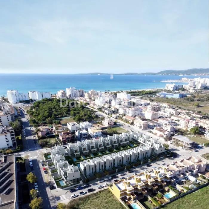 Fantastisches Projekt von neuen Stadthäusern in Strandnähe in Palma mit privaten Terrassen und Pools