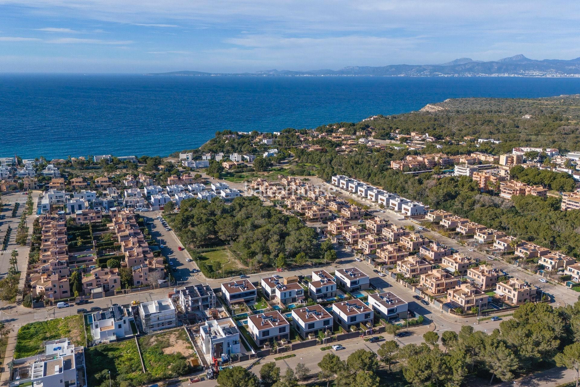 Modern semi-detached villas with private pool and garden next to beautiful coves in Puig de Ros