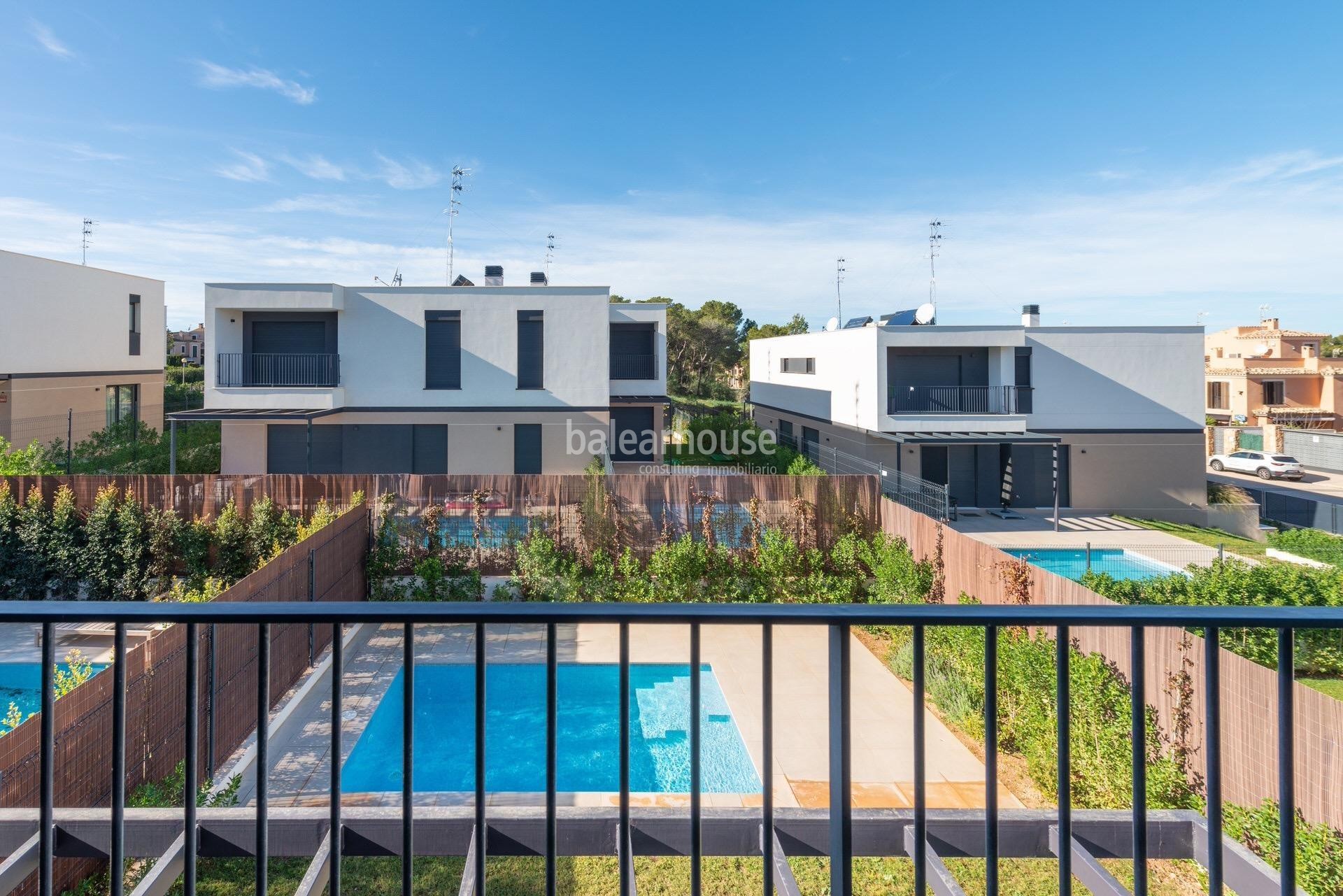 Modernos chalets pareados con piscina y jardín privados junto a preciosas calas en Puig de Ros