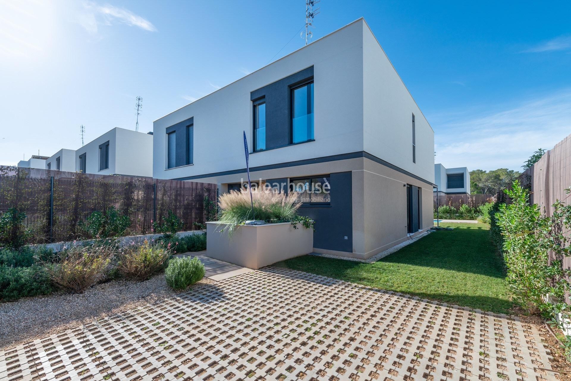 Modernos chalets pareados con piscina y jardín privados junto a preciosas calas en Puig de Ros