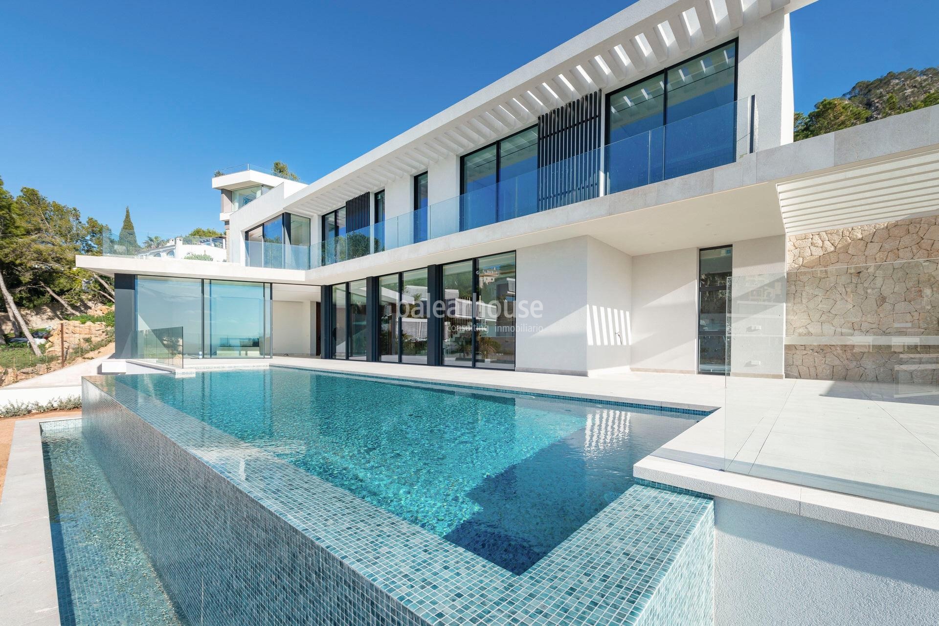 Große Villa mit gepflegtem modernem Design und wunderschönem Meerblick in Cala Llamp