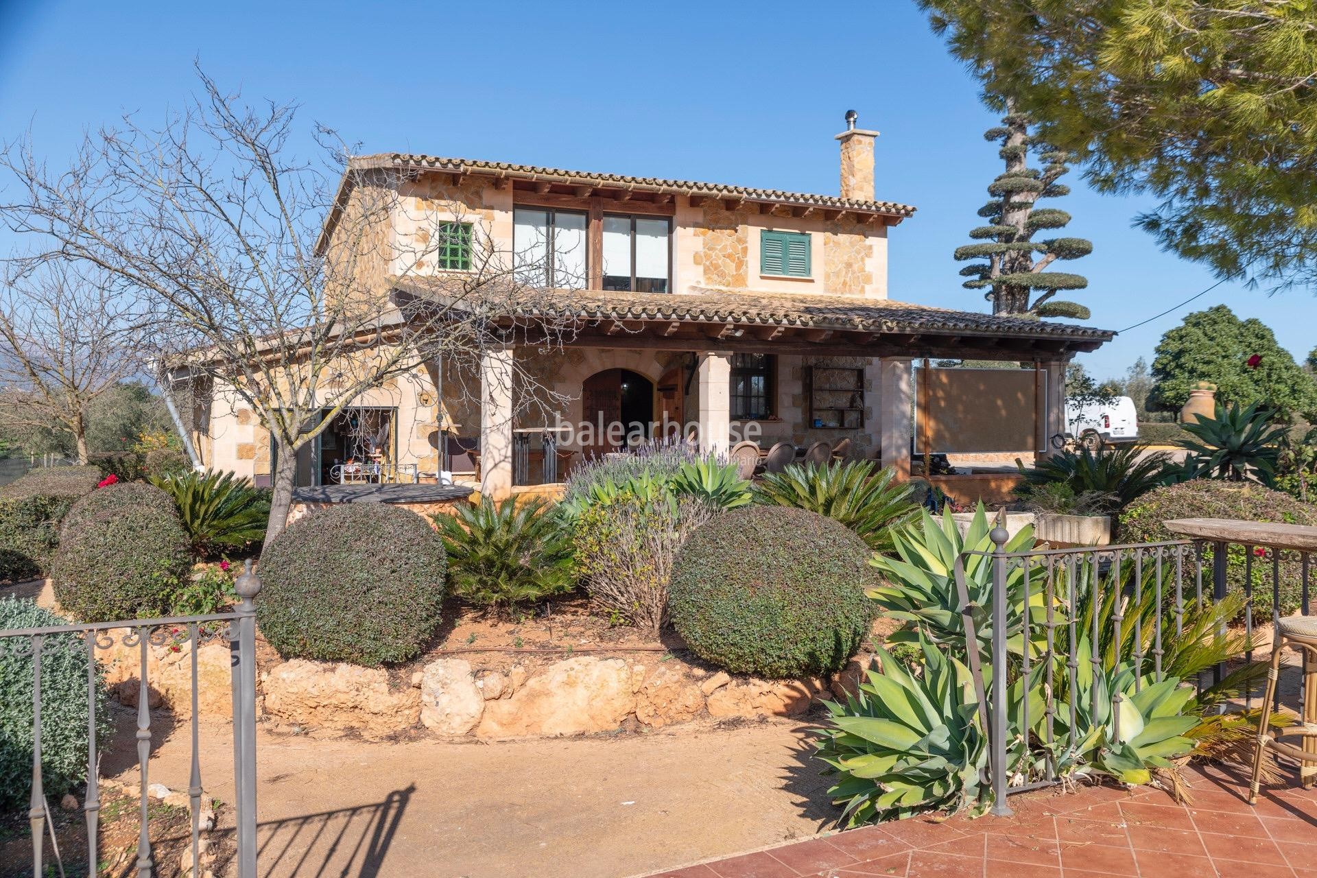 Exceptional rustic finca in Sencelles with a large plot of land own olive oil cultivation.