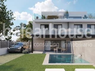 Moderna casa de obra nueva con bonitas vistas a la bahía de Palma en la zona de Cala Blava