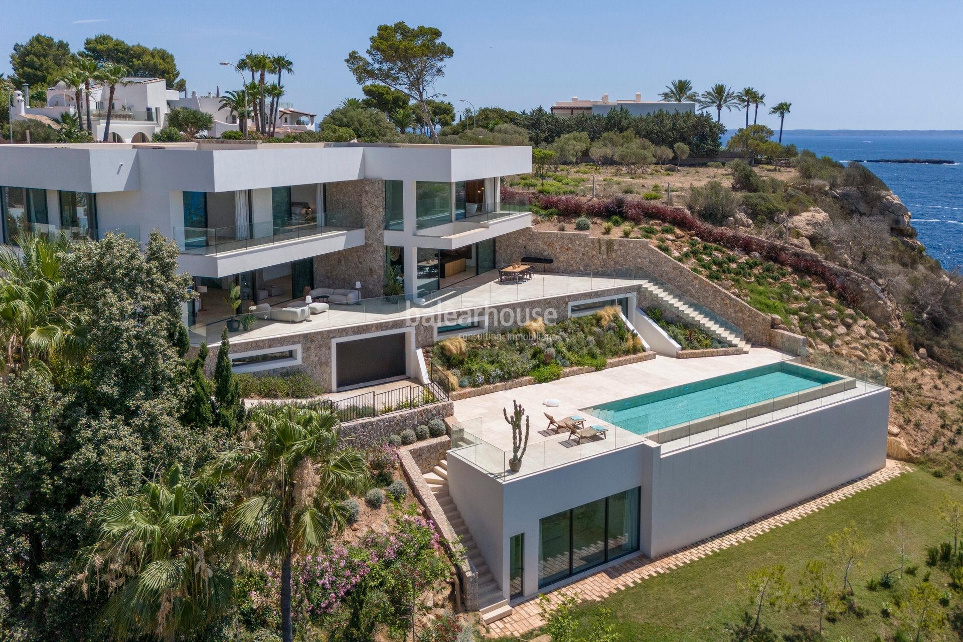 Espectaculares vistas al mar en primera línea en esta moderna villa de obra nueva en Sol de Mallorc