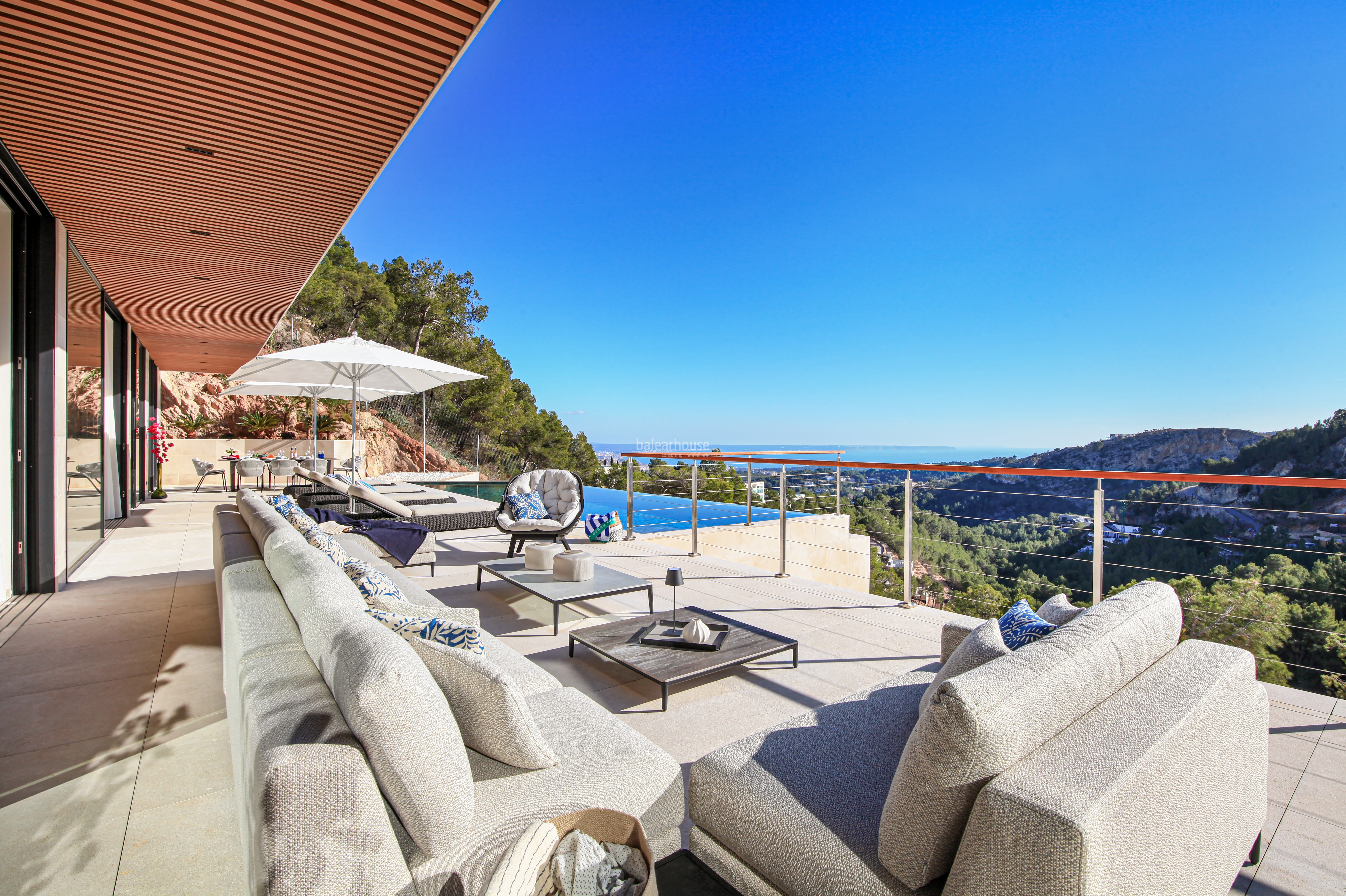 Increíbles vistas al mar desde esta espectacular villa de diseño de obra nueva en Son Vida