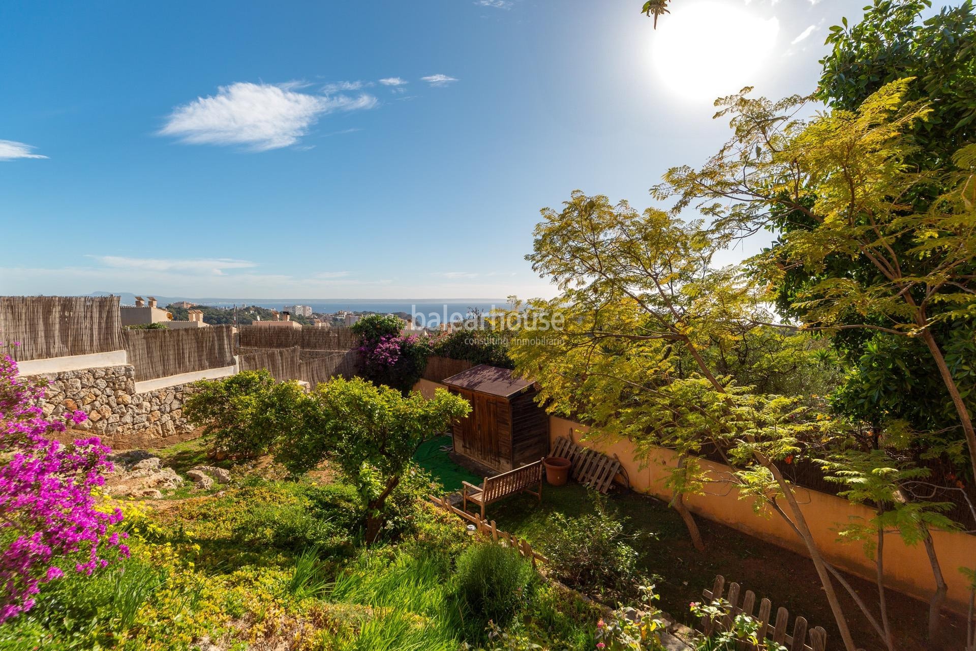 Excellent villa on the top of Génova that opens up to spectacular sea views of Palma.