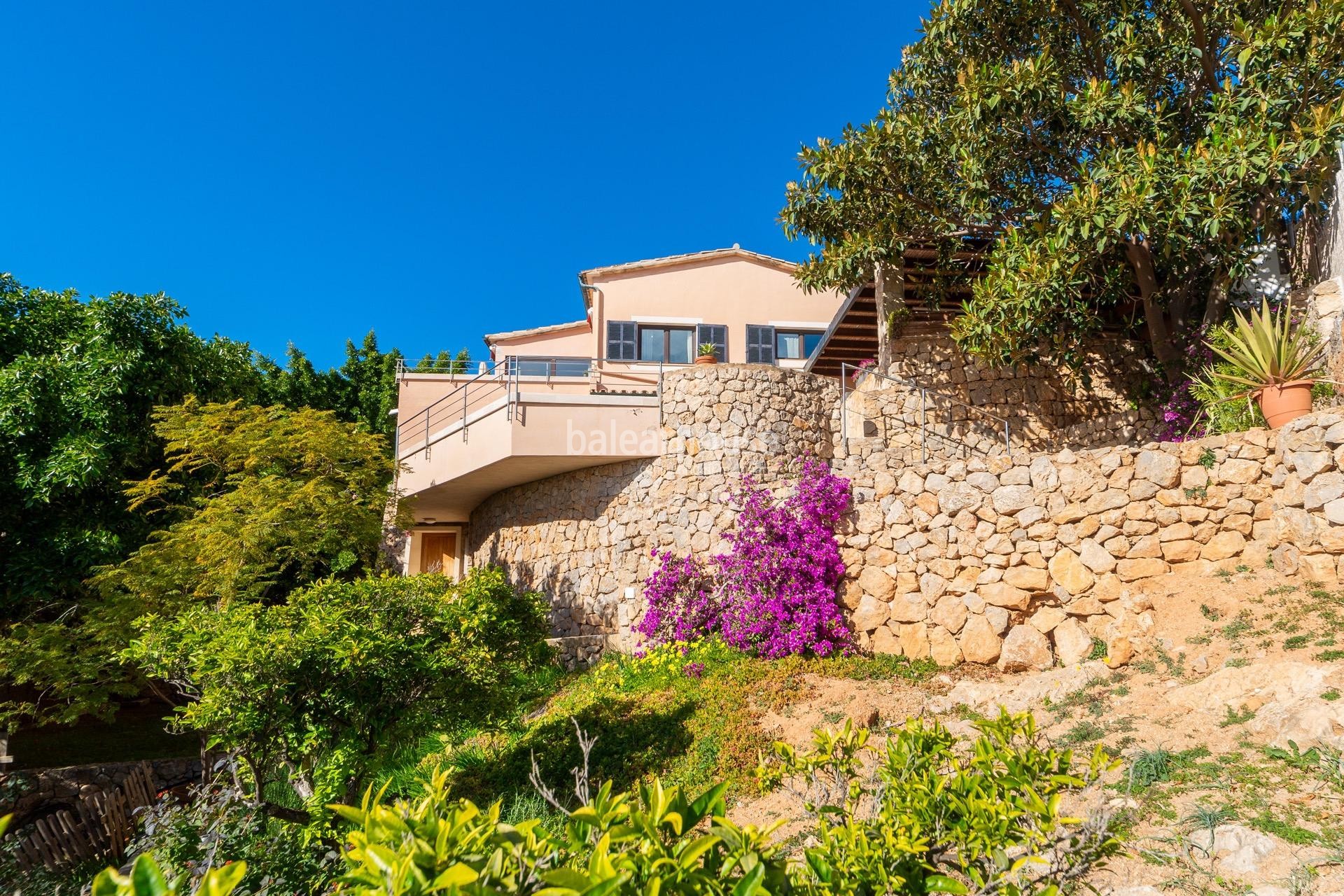 Excellent villa on the top of Génova that opens up to spectacular sea views of Palma.