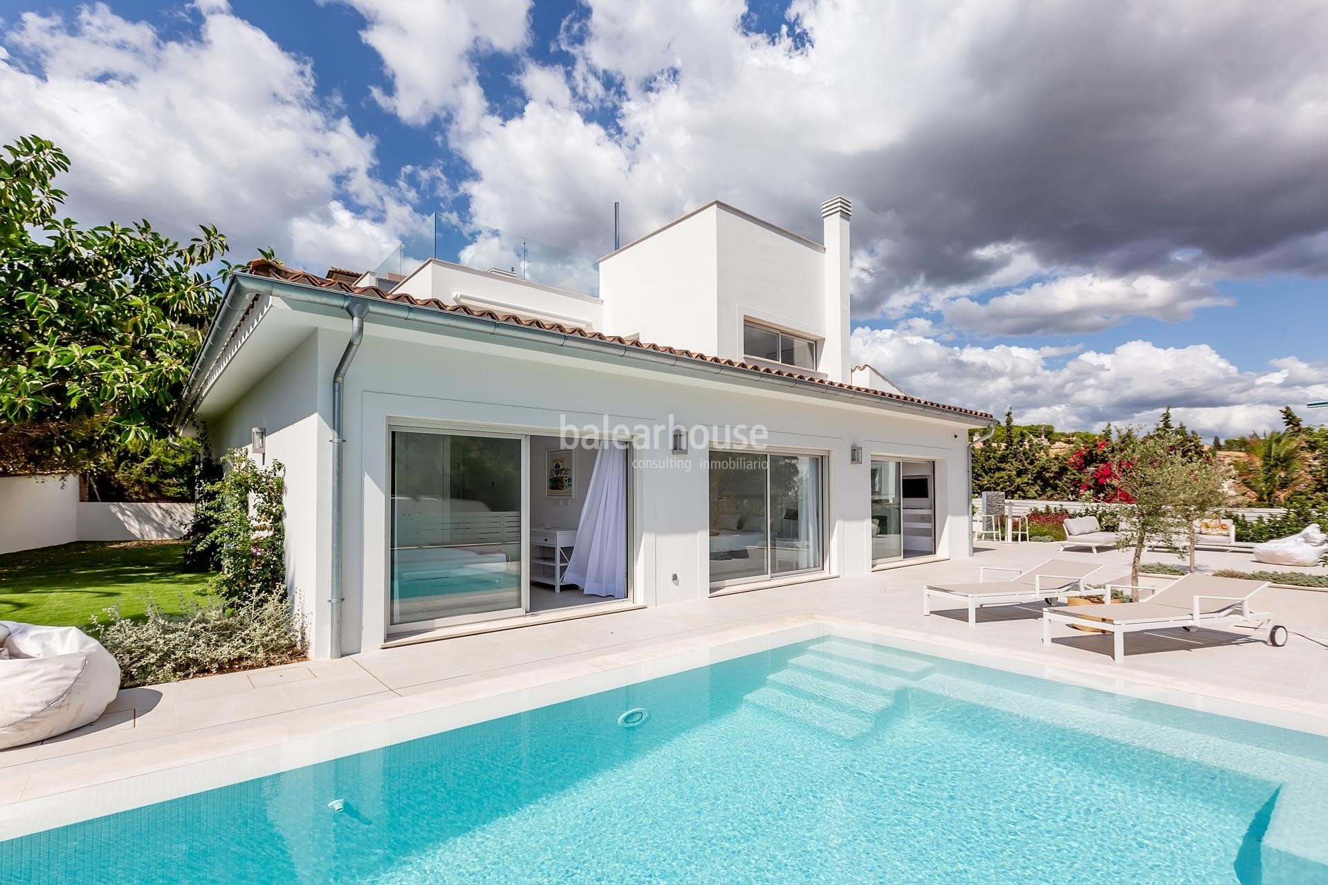 Schöne Villa mit Ferienlizenz und toller Aussicht neben dem Segelclub in Puerto de Andratx.