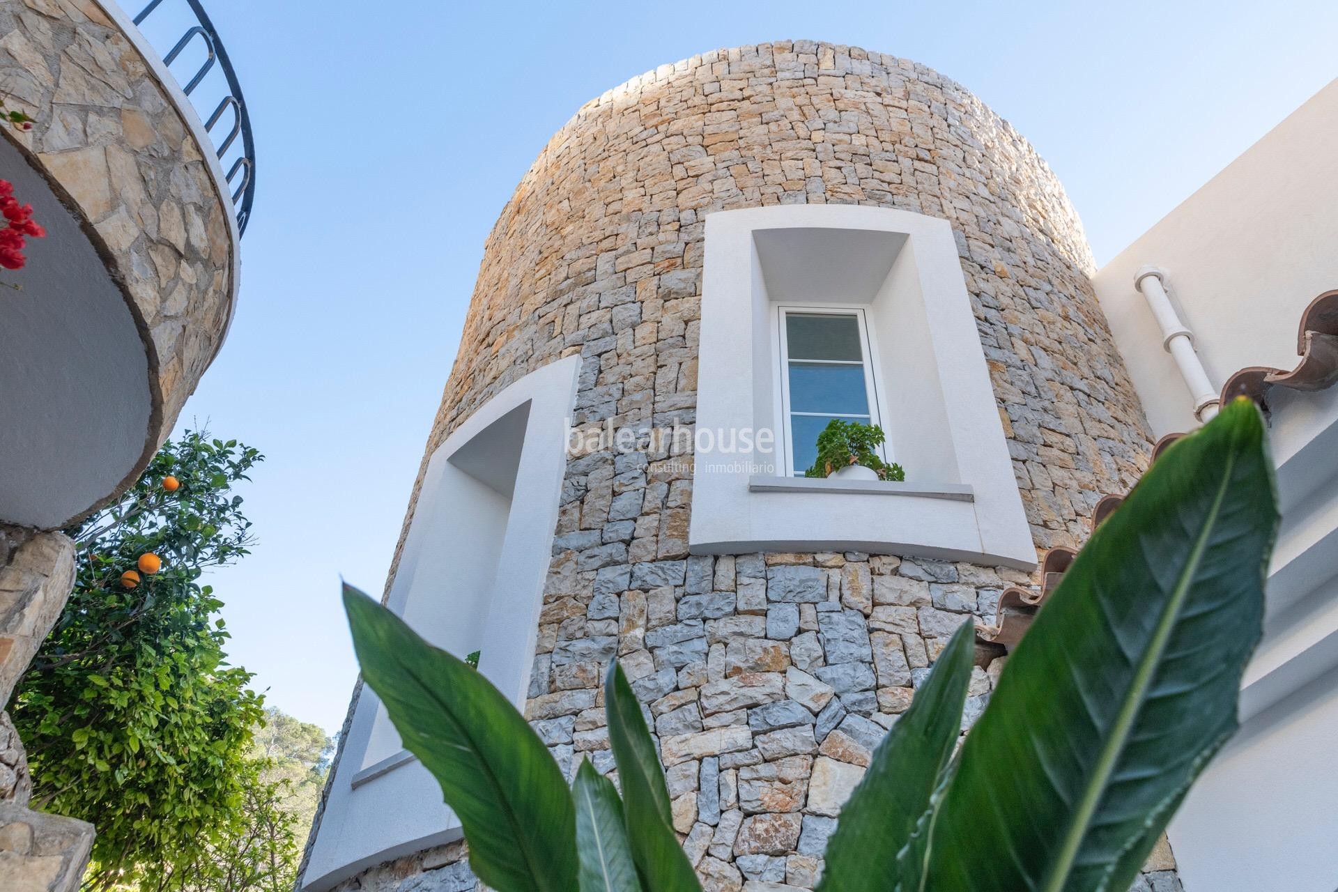 Spectacular sea views from this fabulous villa in Camp de Mar with terraces and large pool