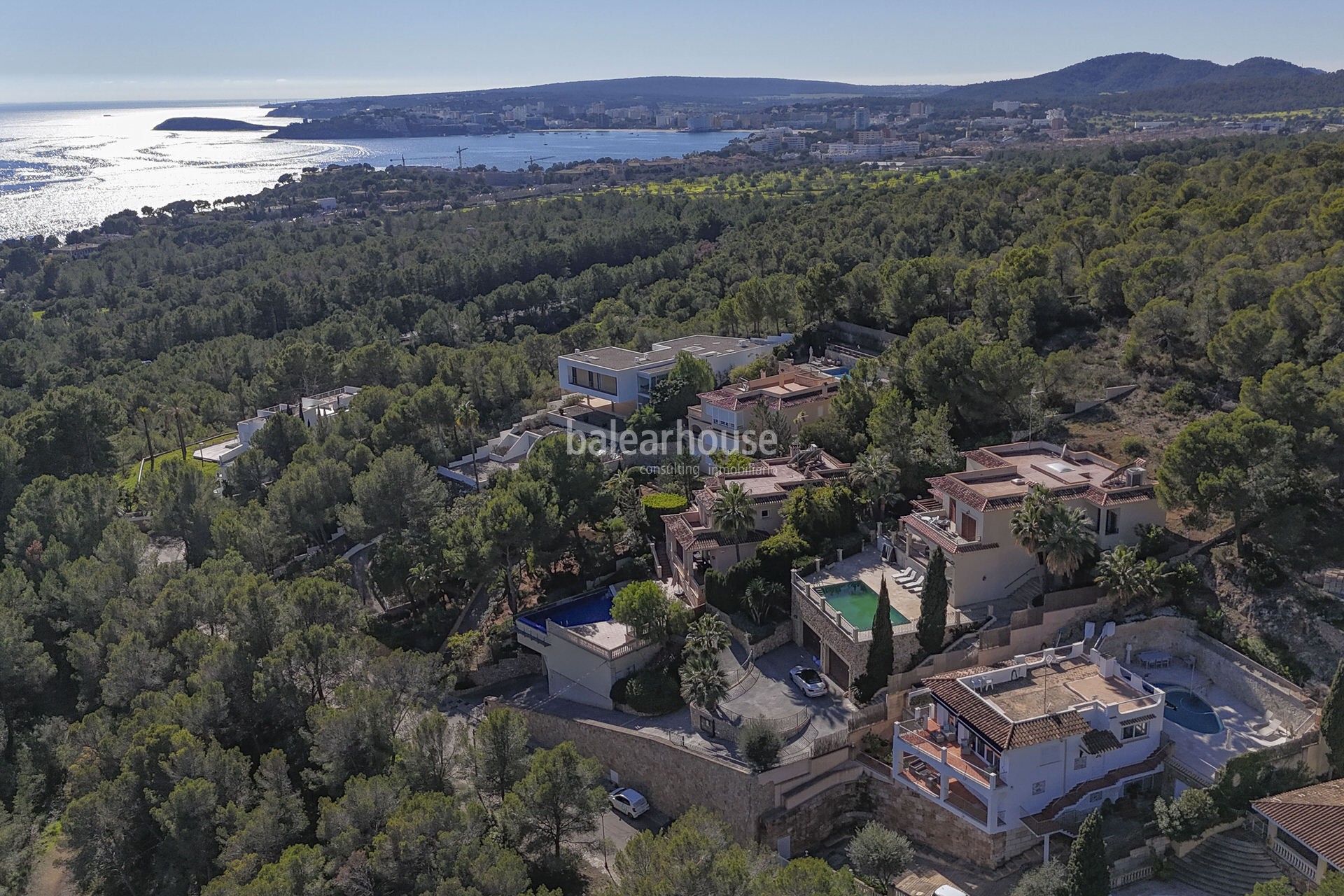 Ausgezeichnete Villa in Costa d'en Blanes in Südlage, Meerblick und große Terrassen mit Pool