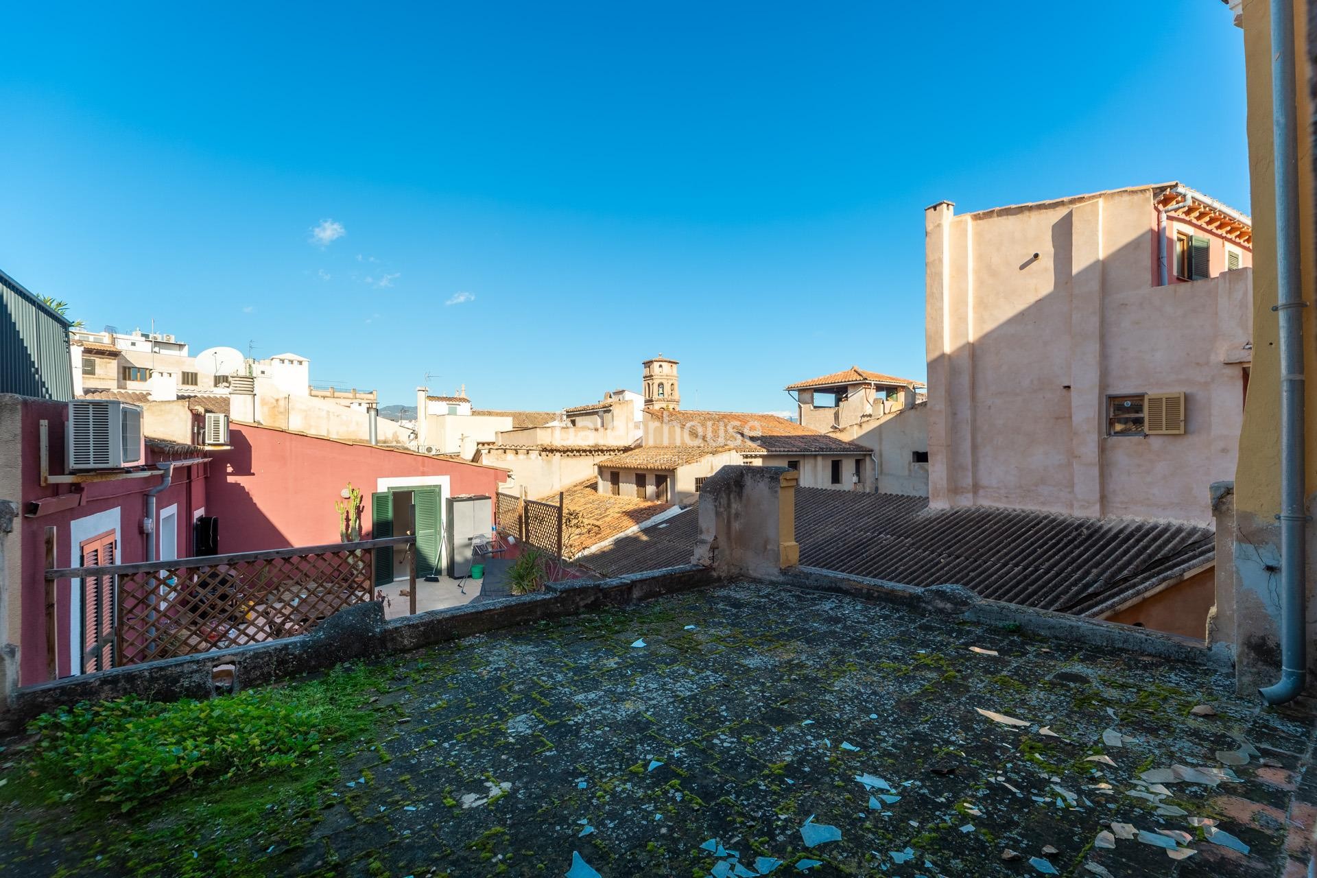 Palace for renovation with great potential in the heart of Palma's Old Town