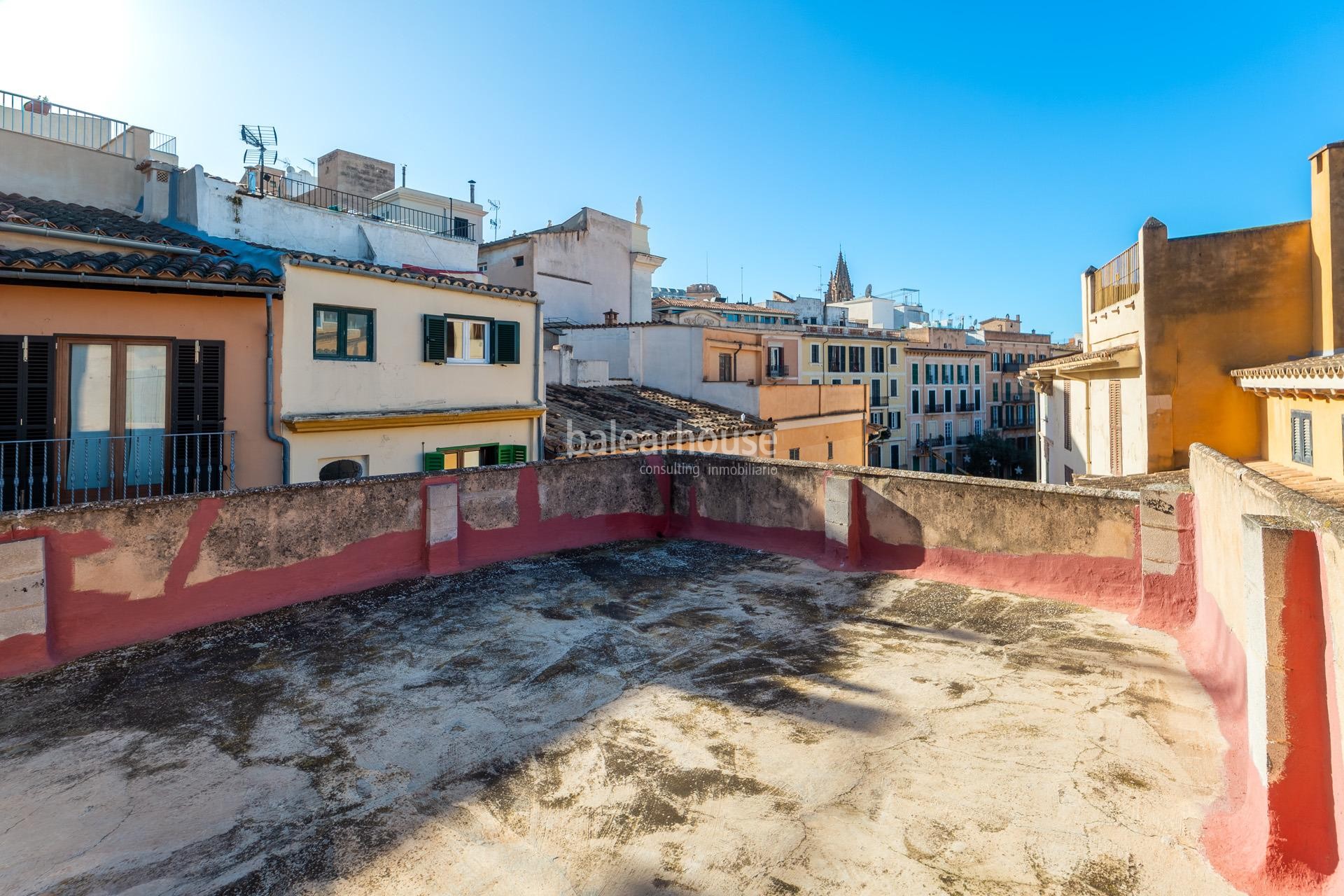 Palace for renovation with great potential in the heart of Palma's Old Town