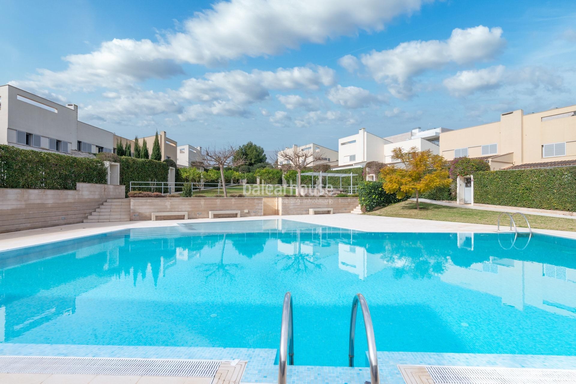 Moderna Villa mit großem Garten und Terrassen in der grünen Gegend von Sa Teulera in Palma