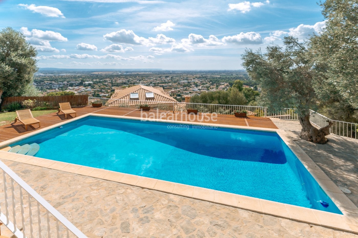 Beautiful mediterranean villa in Bunyola with great views to the mountains and the sea.