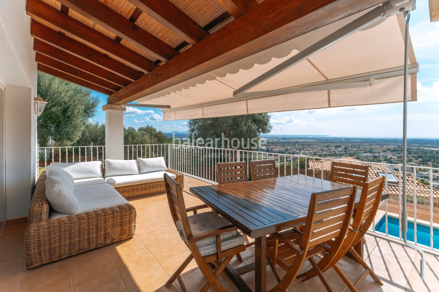 Beautiful mediterranean villa in Bunyola with great views to the mountains and the sea.