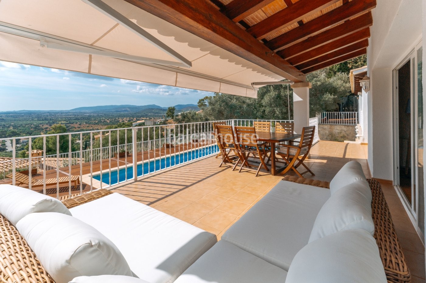 Beautiful mediterranean villa in Bunyola with great views to the mountains and the sea.