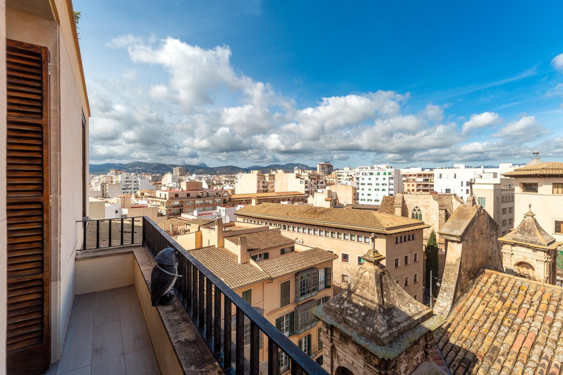 Excelente gran ático moderno en el centro histórico de Palma con vistas a la ciudad y al mar