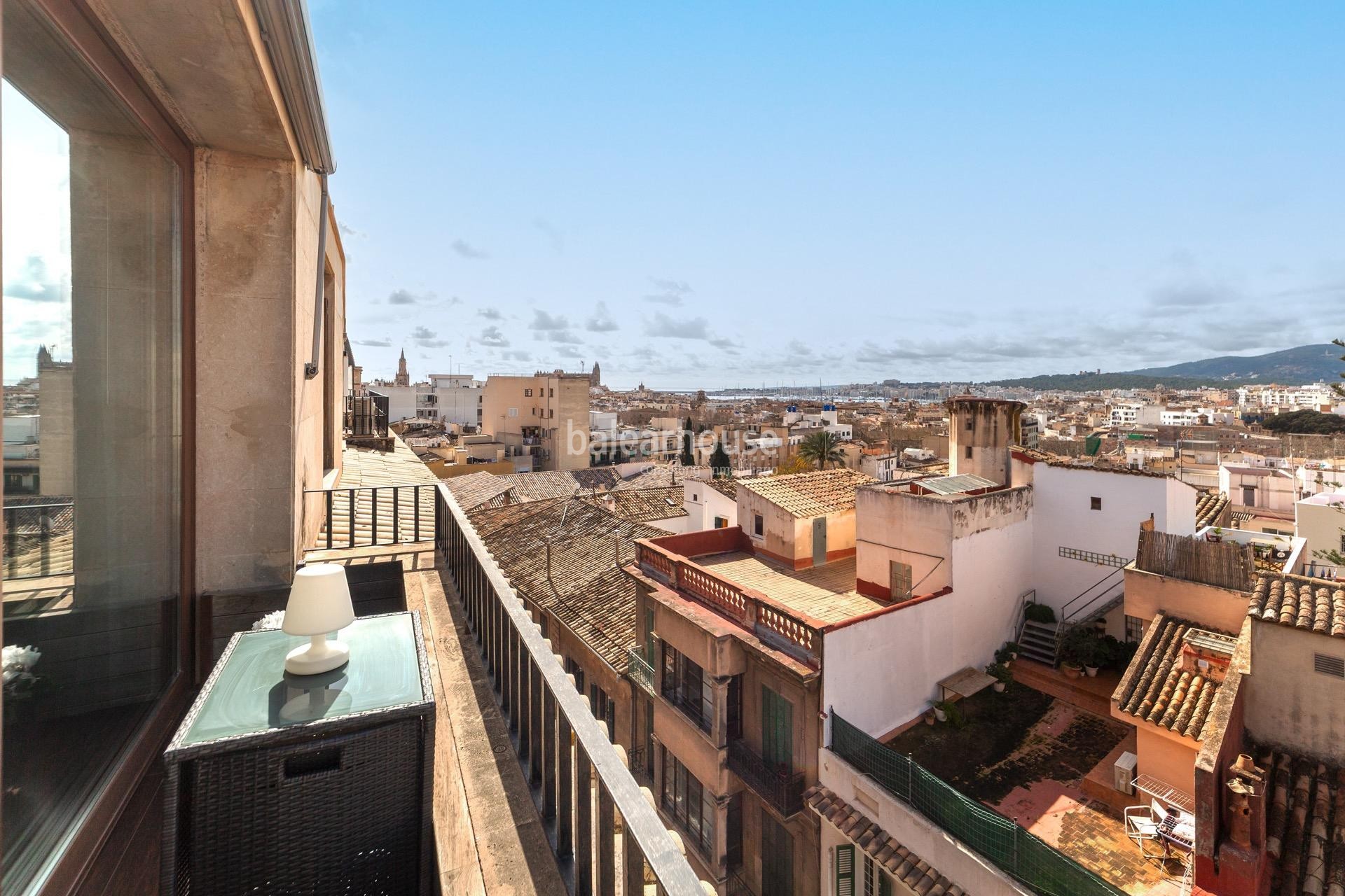 Excelente gran ático moderno en el centro histórico de Palma con vistas a la ciudad y al mar