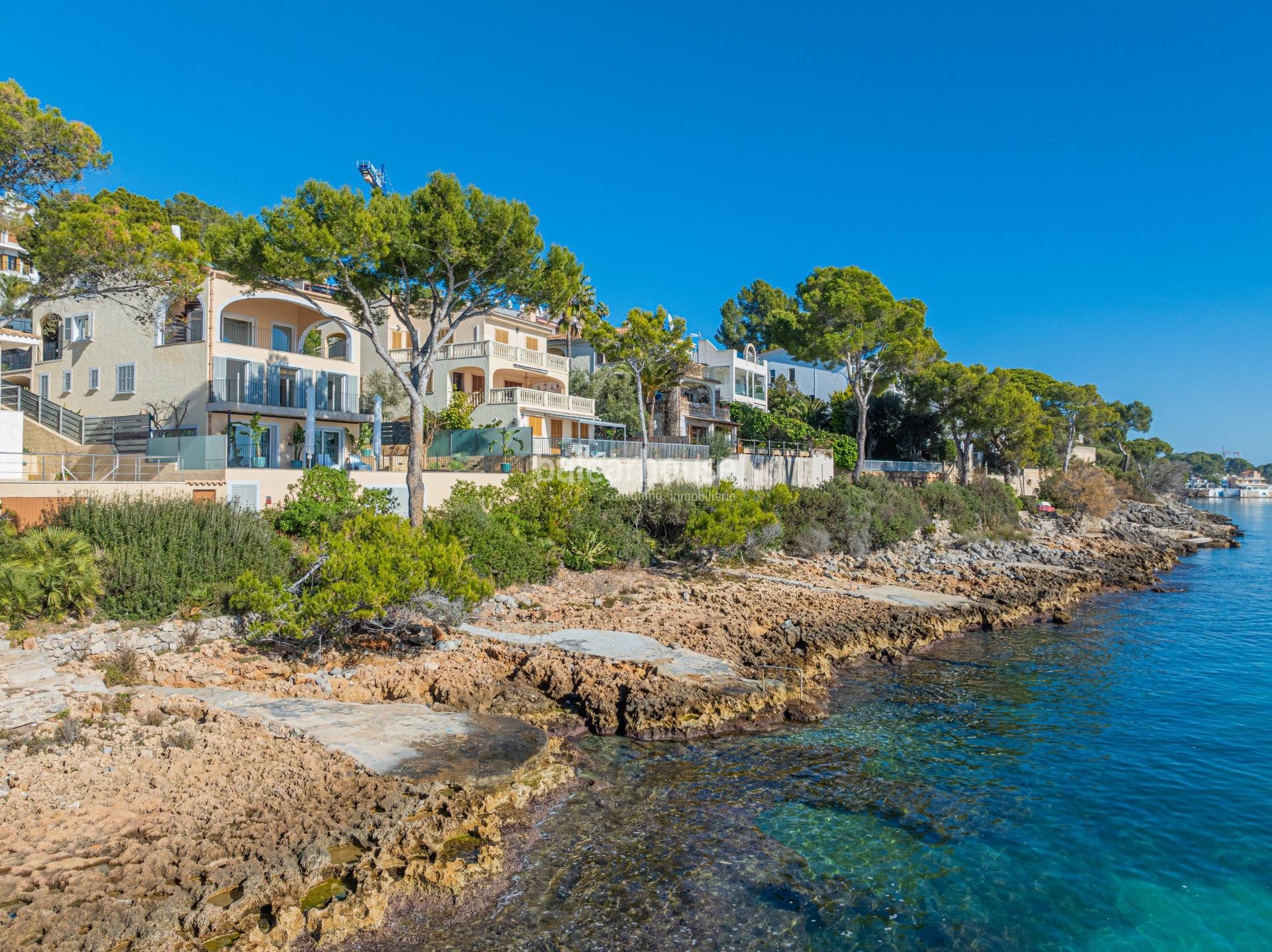 Impresionantes vistas y acceso directo al mar desde esta excelente villa mediterránea en Alcudia